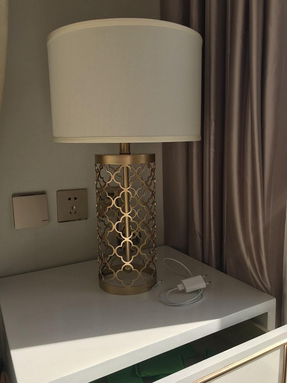 Stylish Openwork Metal Table Lamp - Modern Decorative Lighting for Living Room, Bedroom & Office - Perfect for Home & Workspace Ambiance