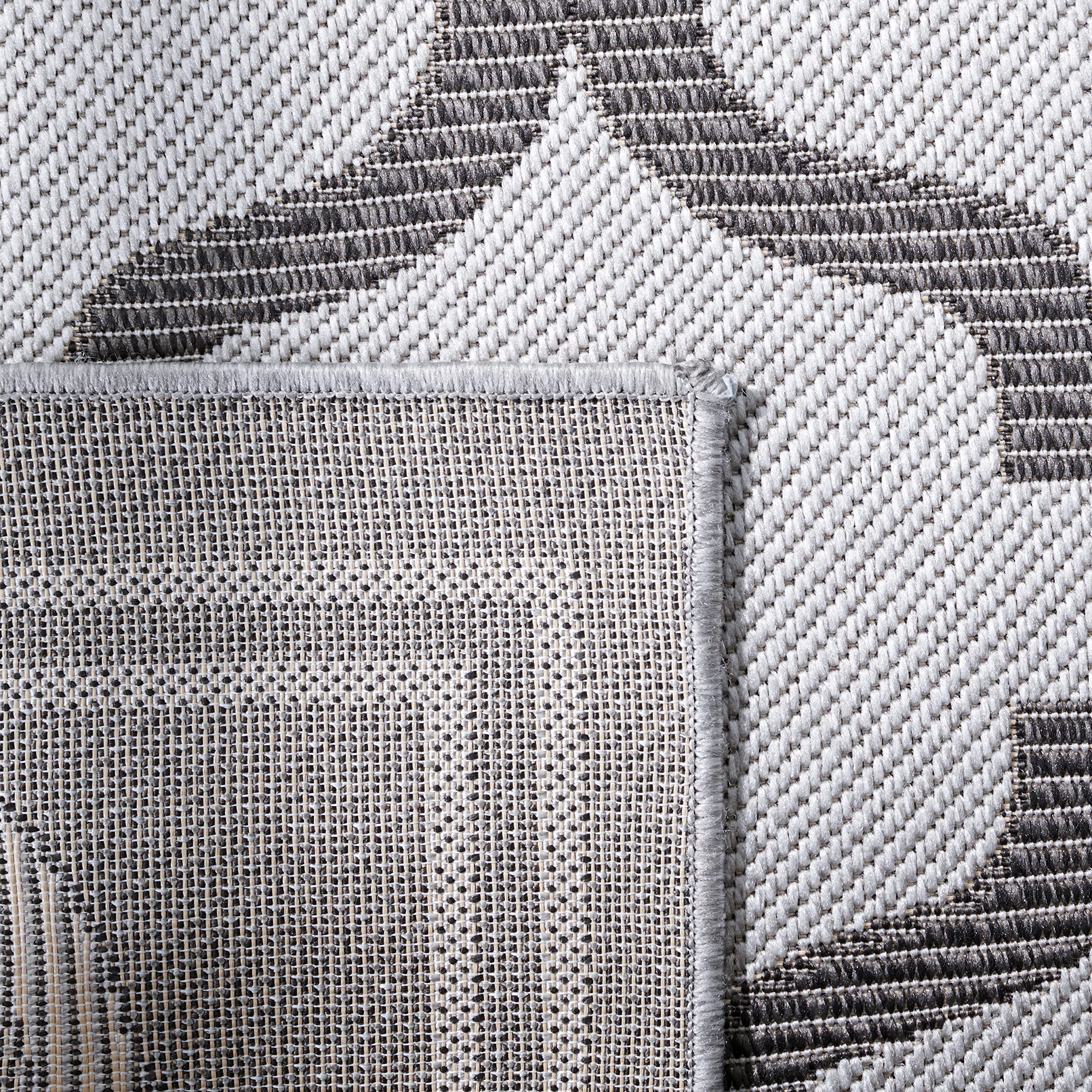 SAFAVIEH Bermuda Collection Area Rug - 6'7