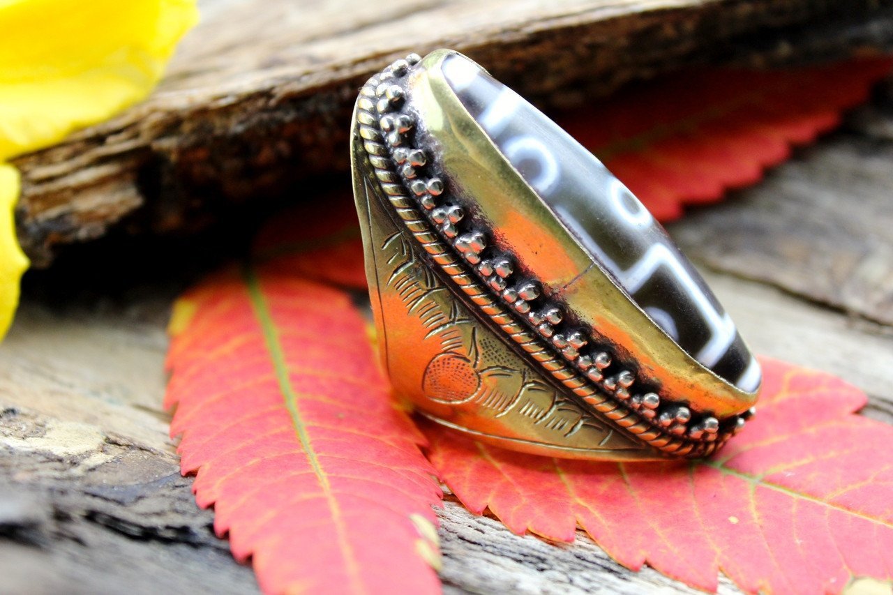 5 Eye Dzi Bead Ring - Tibetan Buddhist Protection Jewelry for Wealth & Luck - Spiritual Bracelet for Meditation, Yoga & Positive Energy