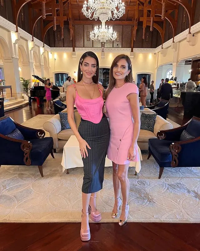 2024 New Summer Pink Women's Sexy Bodycon Short Sleeve Bandage Top - Casual Celebrity Fashion Cute T-Shirt for Clubbing, Date Night & Streetwear