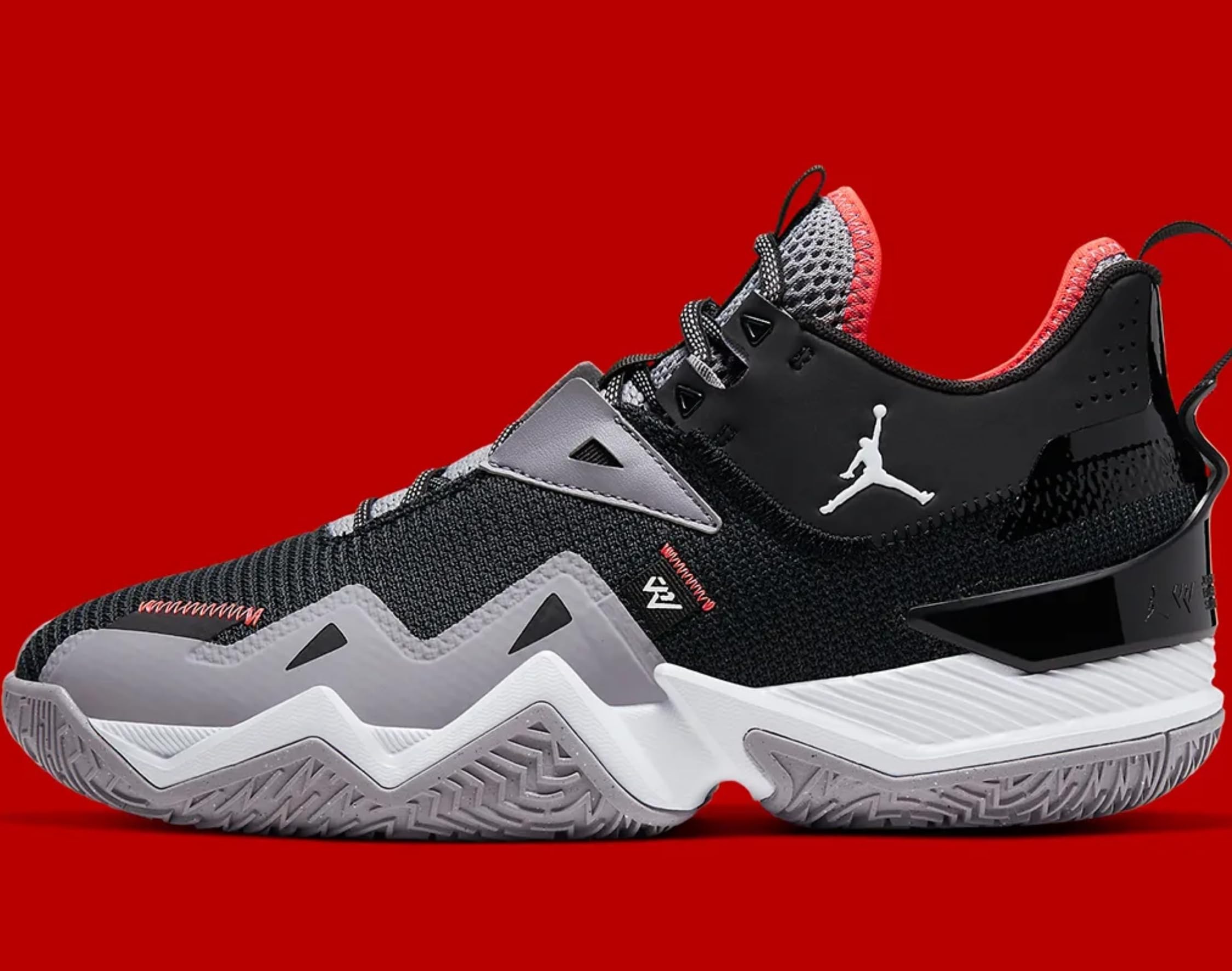 Jordan Men's Sneakers - Air Jordan Retro Basketball Shoes for Men - Comfortable & Stylish for Casual Wear, Running, and Gym Workouts