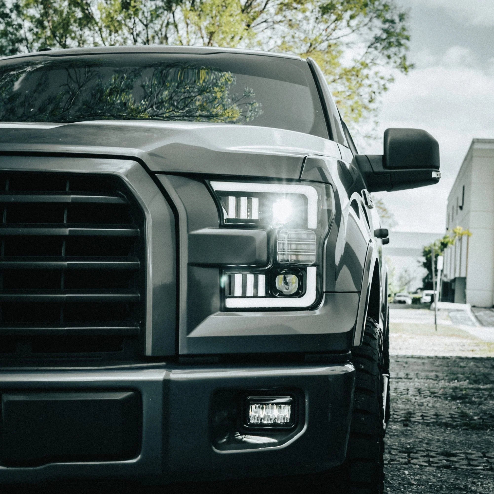 Ford F150 2015-2017 6000K LED Projector Headlights with Smoked/Black Housing - Upgrade Your Truck's Style & Night Visibility for Off-Roading & Daily Driving