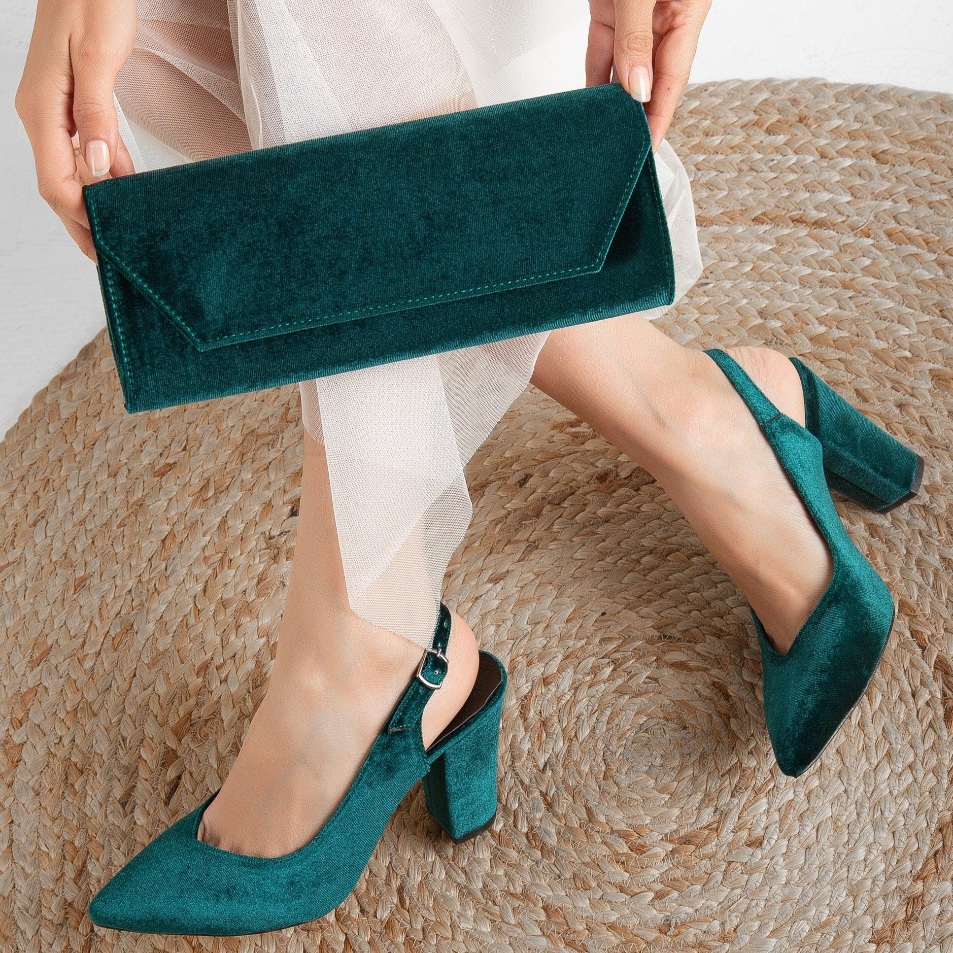 Scarlett Green Velvet Clutch Bag for Women - Elegant Evening Purse for Parties, Weddings & Special Occasions