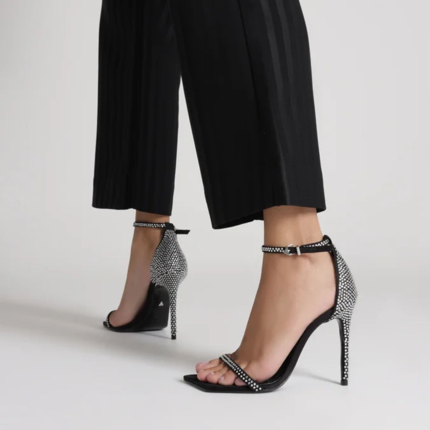 Jenna Specchio Leather Sandal - Women's Comfortable Strappy Flat Sandals for Summer | Beach, Vacation & Casual Outfit Essential
