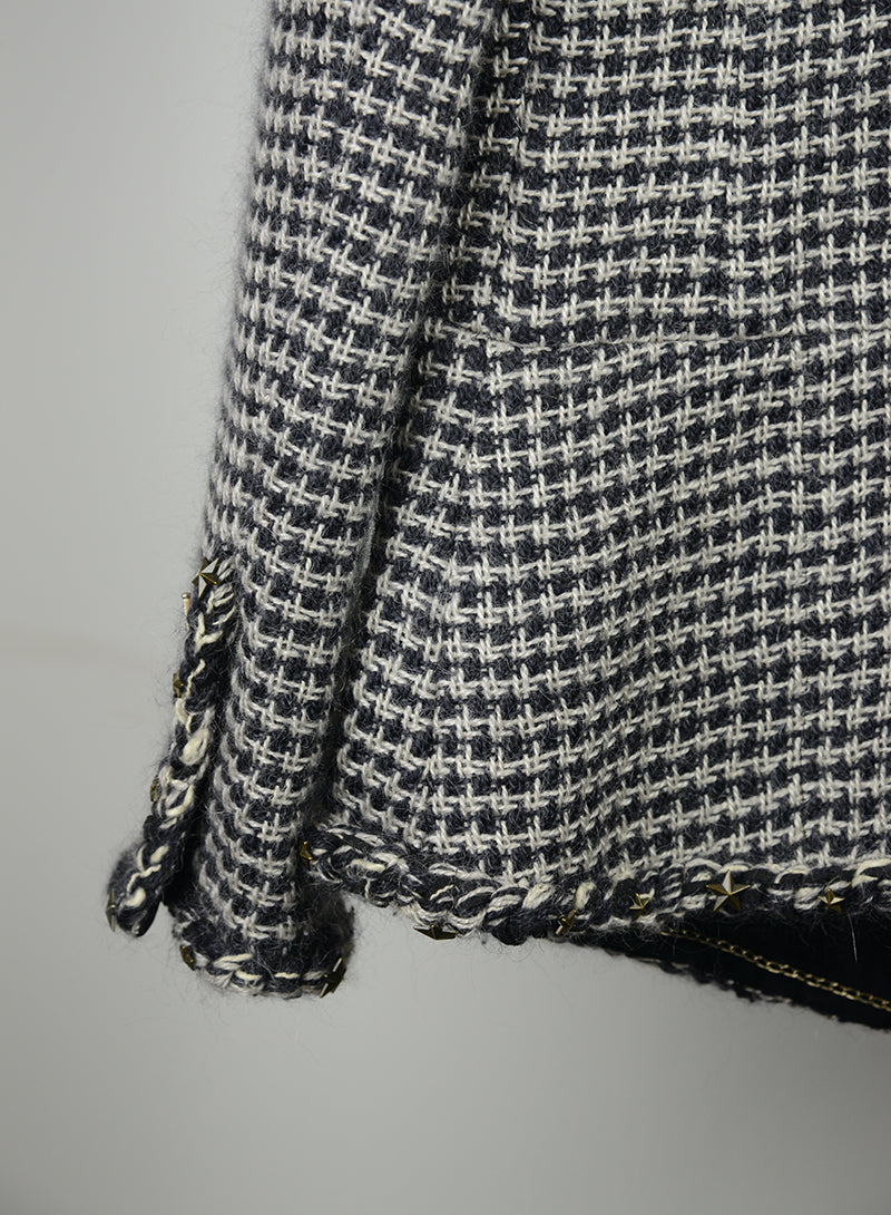 Chanel White and Blue Tweed Jacket Size 40 - Elegant Women's Blazer for Office, Party, and Special Occasions