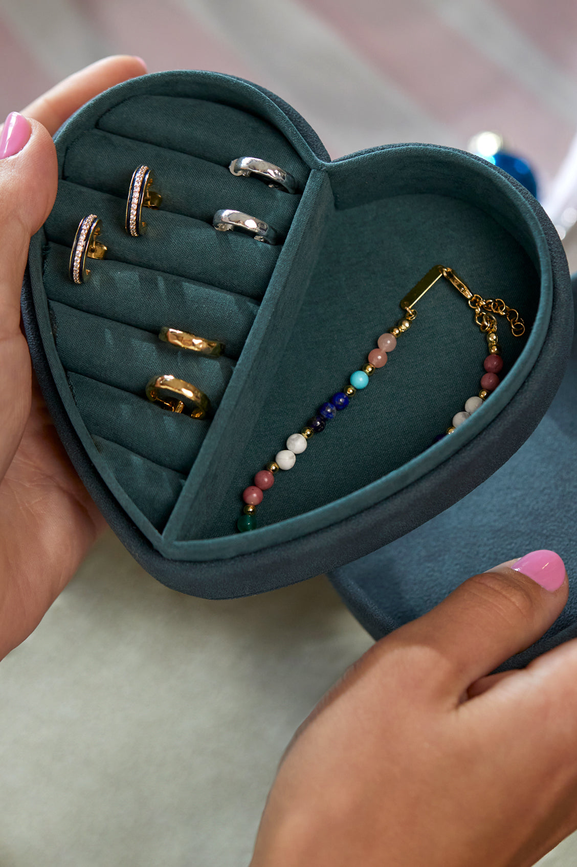 Elegant Heart-Shaped Jewelry Box for Women - Perfect for Necklaces, Rings & Earrings - Romantic Gift for Valentine's Day, Anniversary & Special Occasions