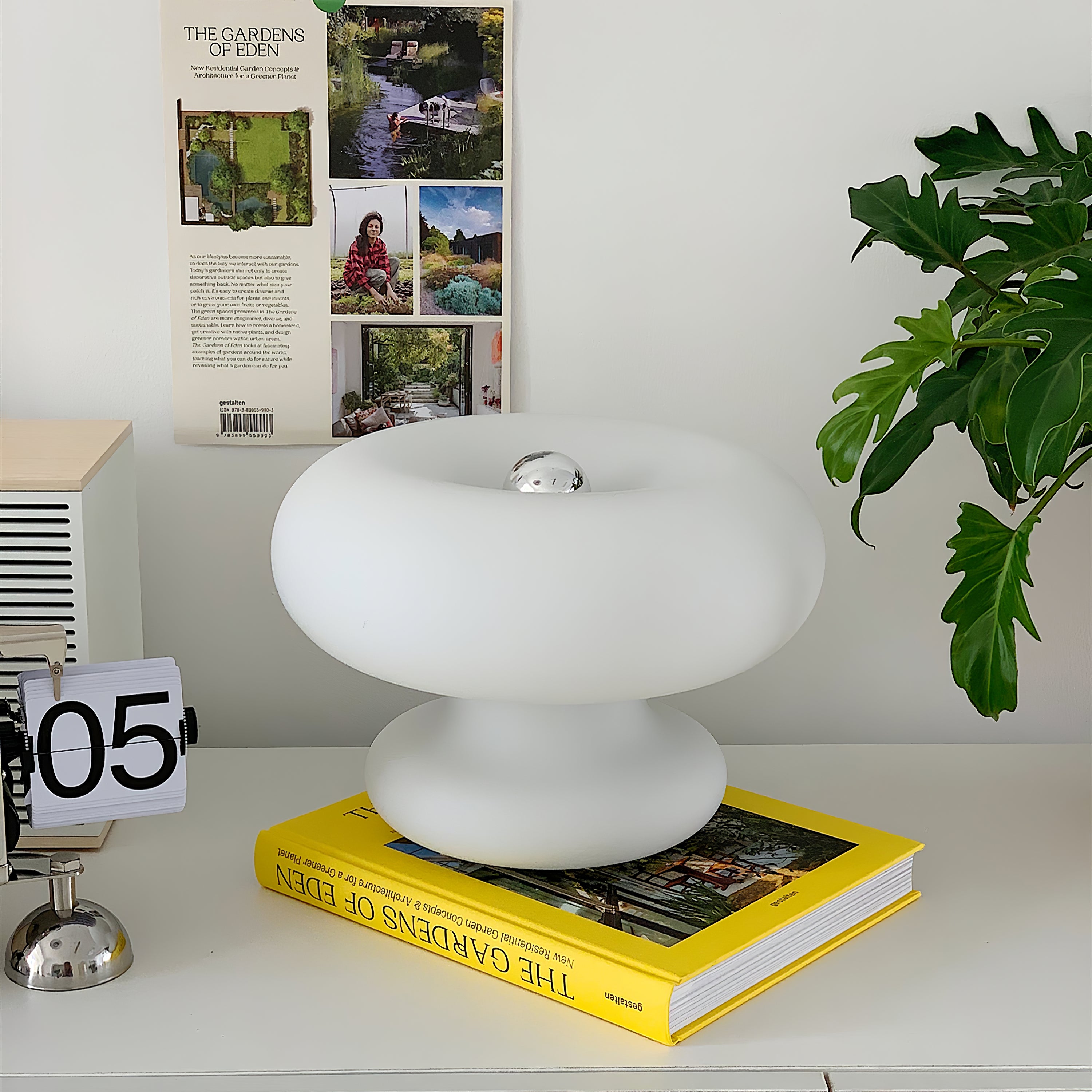 Stylish Donut Table Lamp - Modern LED Night Light for Bedroom, Living Room & Office Decor - Perfect for Reading, Relaxing & Creating Cozy Ambiance