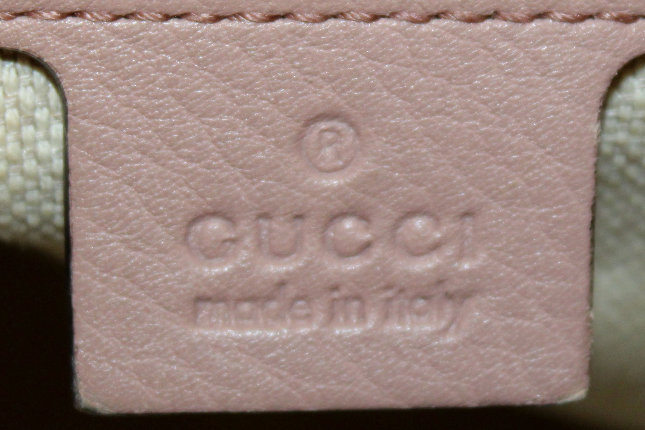 Authentic Gucci Light Pink Pebbled Calfskin Medium Soho Chain Shoulder Bag - Luxury Designer Crossbody Purse for Women, Perfect for Date Night & Evening Events