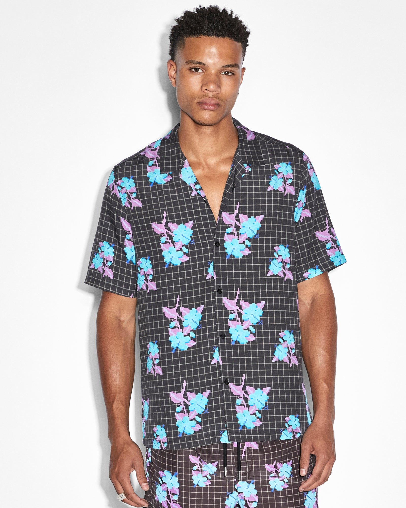 Stylish Low-Res Resort Short Sleeve Shirt - Multi-Color for Summer Vacation & Beach Getaways