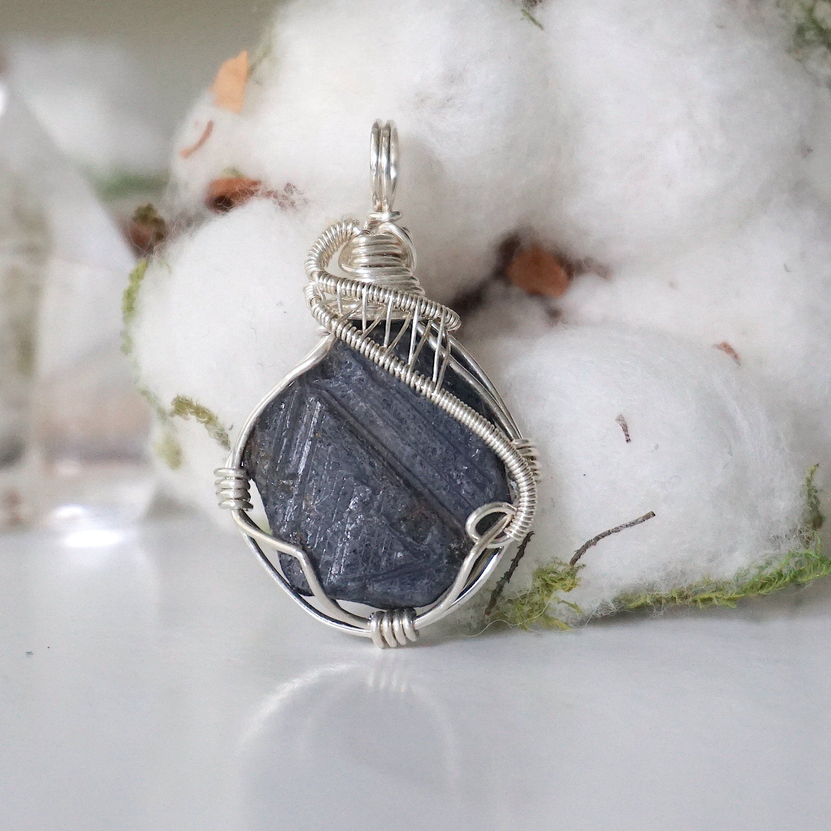 Natural Raw Sapphire Sterling Silver Pendant Necklace for Women - Elegant Healing Crystal Jewelry for Meditation, Yoga & Spiritual Gifts