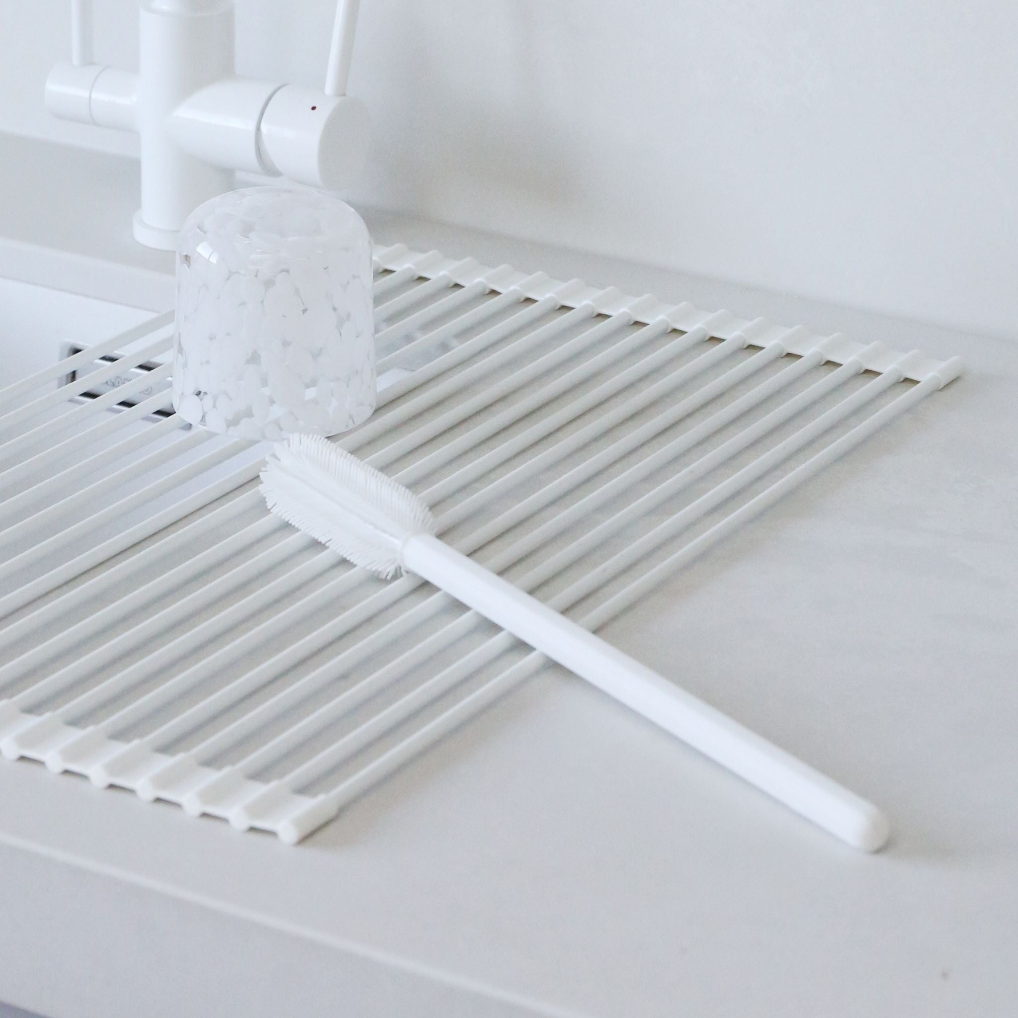 DESIGNSTUFF Premium Bottle Brush - White - Long Handle Cleaning Brush for Baby Bottles, Water Bottles, Mason Jars & Hard-to-Reach Containers - Durable & Hygienic Kitchen Cleaning Tool