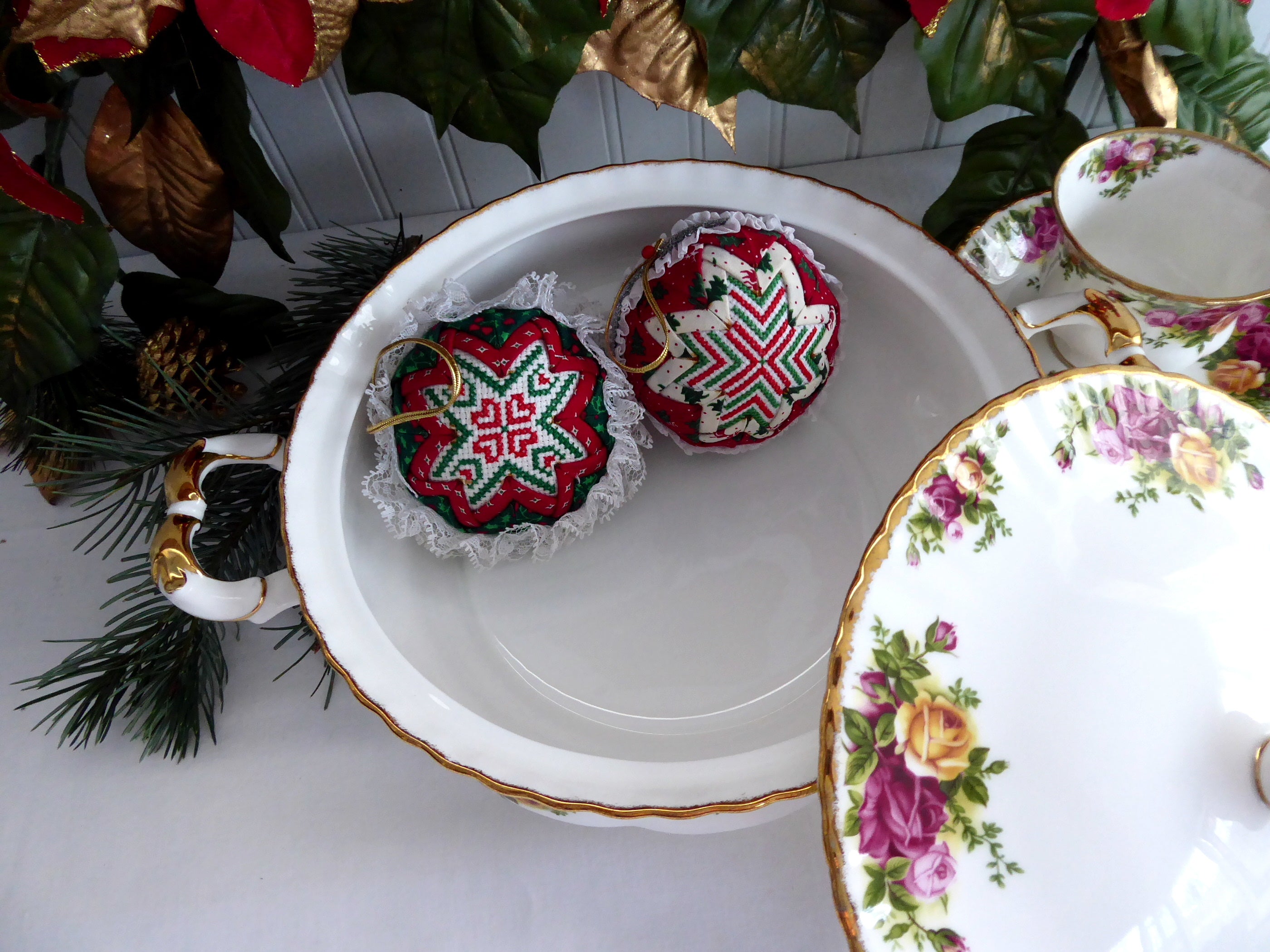 Royal Albert Old Country Roses Round Covered Vegetable Dish - 50 Ounce Large Vintage Serving Bowl with Lid (1990s) - Perfect for Dinner Parties, Holiday Meals & Elegant Table Settings
