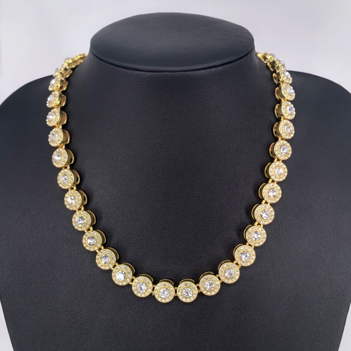 Sparkling Round Rhinestone Necklace for Women - Elegant Jewelry Gift for Party, Wedding & Evening Wear