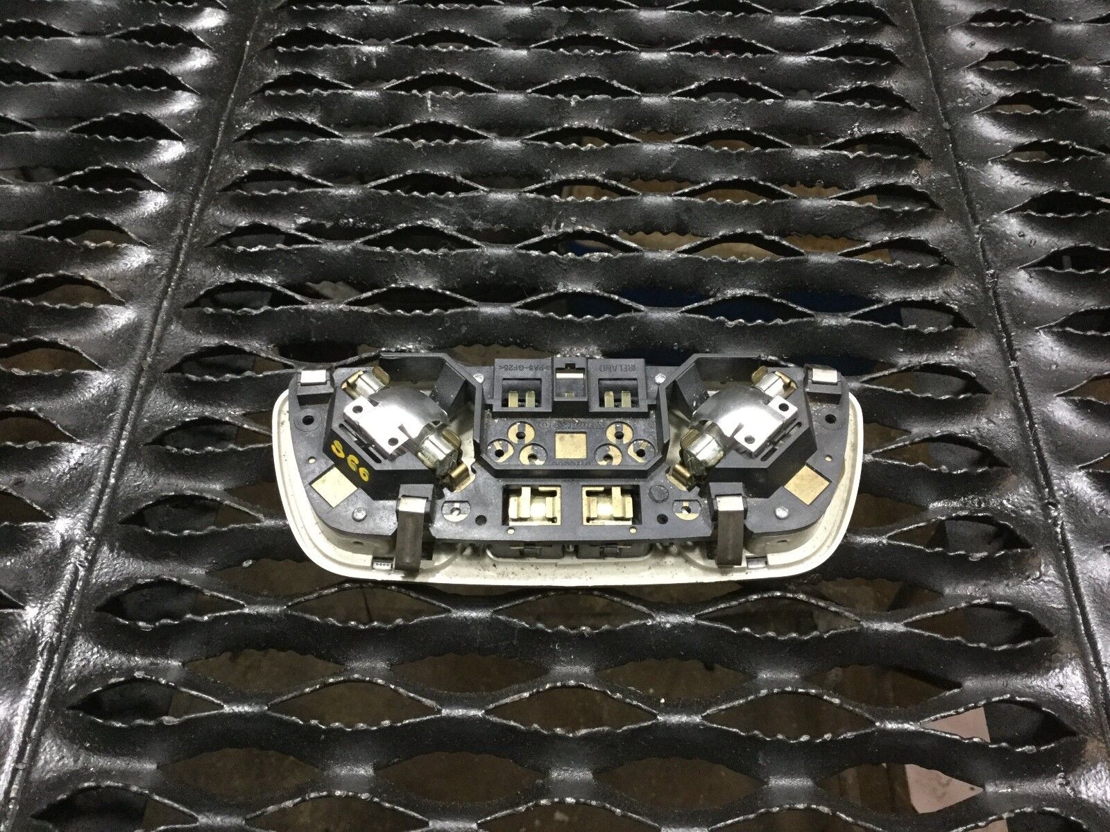 Volvo S60 Overhead Dome Light Lamp OEM 9178936 - Replacement Interior Light for 2001-2009 Models - Perfect for Night Driving and Cabin Illumination
