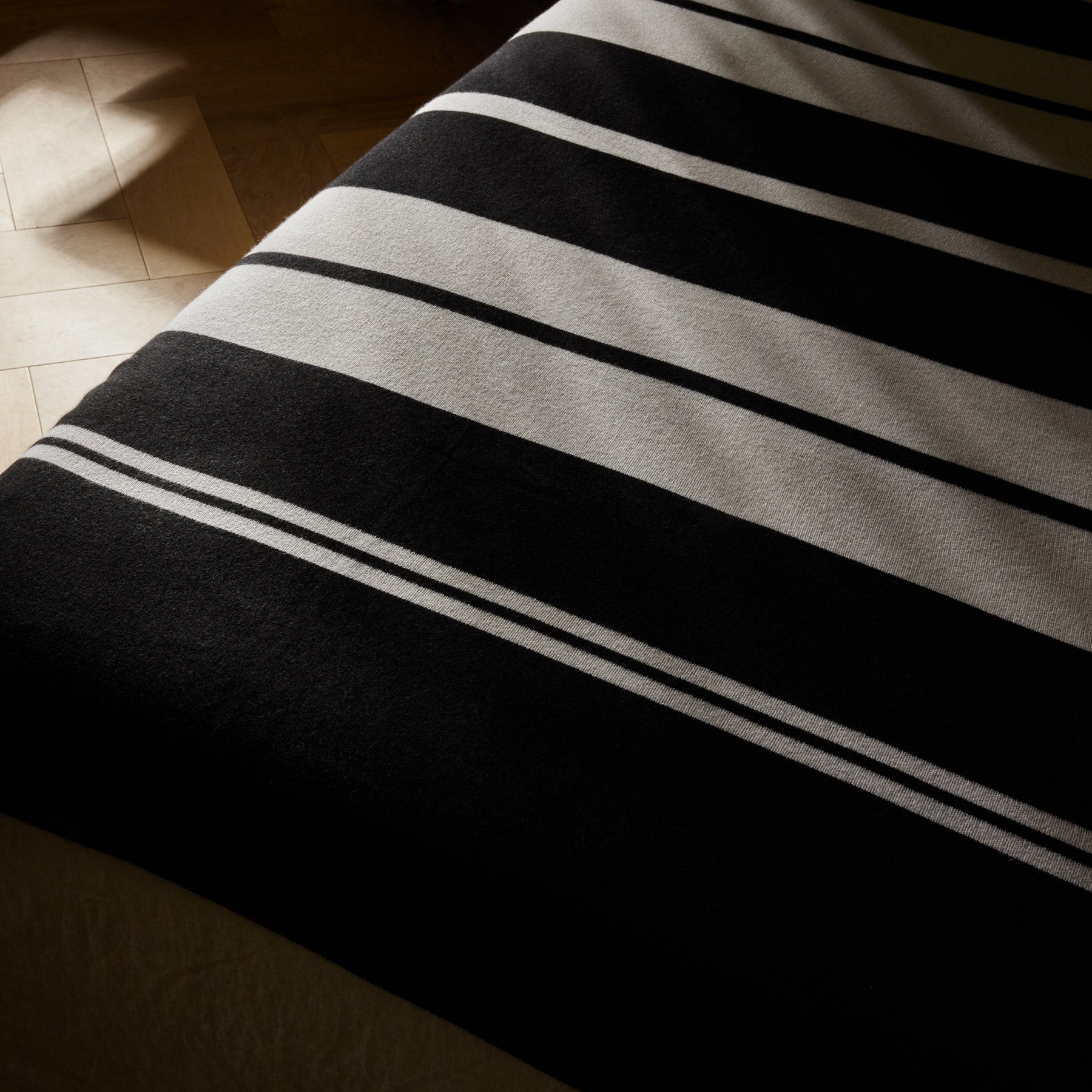 Luxury Cashmere Blanket Gift Set - Ultra Soft Black & White Plaid Throw Blanket for Bed, Sofa & Travel - Premium Winter Warm Blanket for Home Decor, Wedding Gift & Cozy Nights