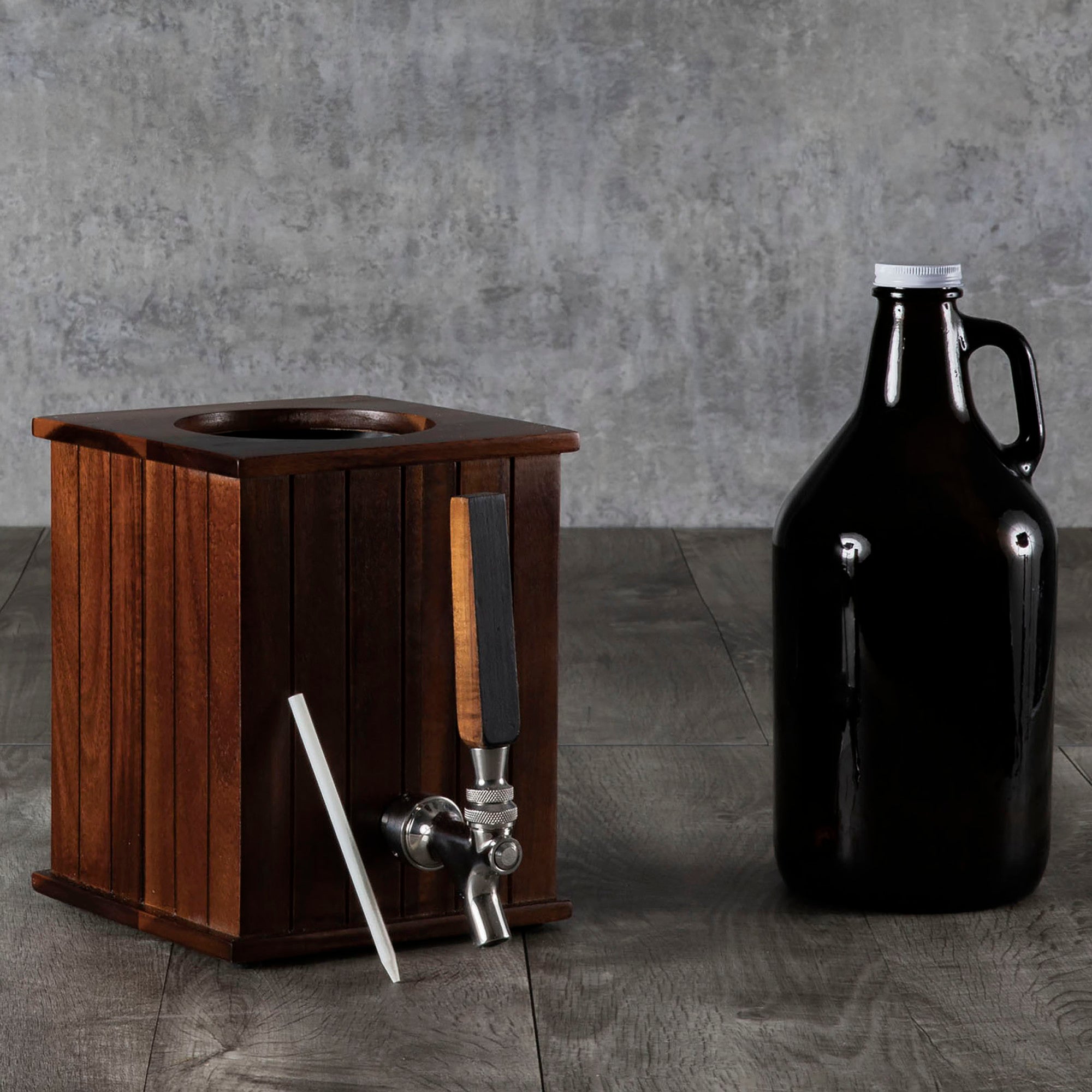 64 oz Glass Growler with Tap - Stainless Steel Beer Growler Kit for Homebrewing, Craft Beer & Party Use - Perfect for Home Brewers, Bars & Outdoor Events