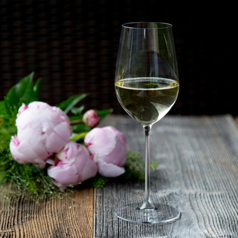 Riedel Veritas Riesling Wine Glasses - Set of 2 Crystal White Wine Glasses for Premium Wine Tasting, Perfect for Chardonnay, Sauvignon Blanc & Dessert Wines - Elegant Gift for Wine Lovers & Dinner Parties