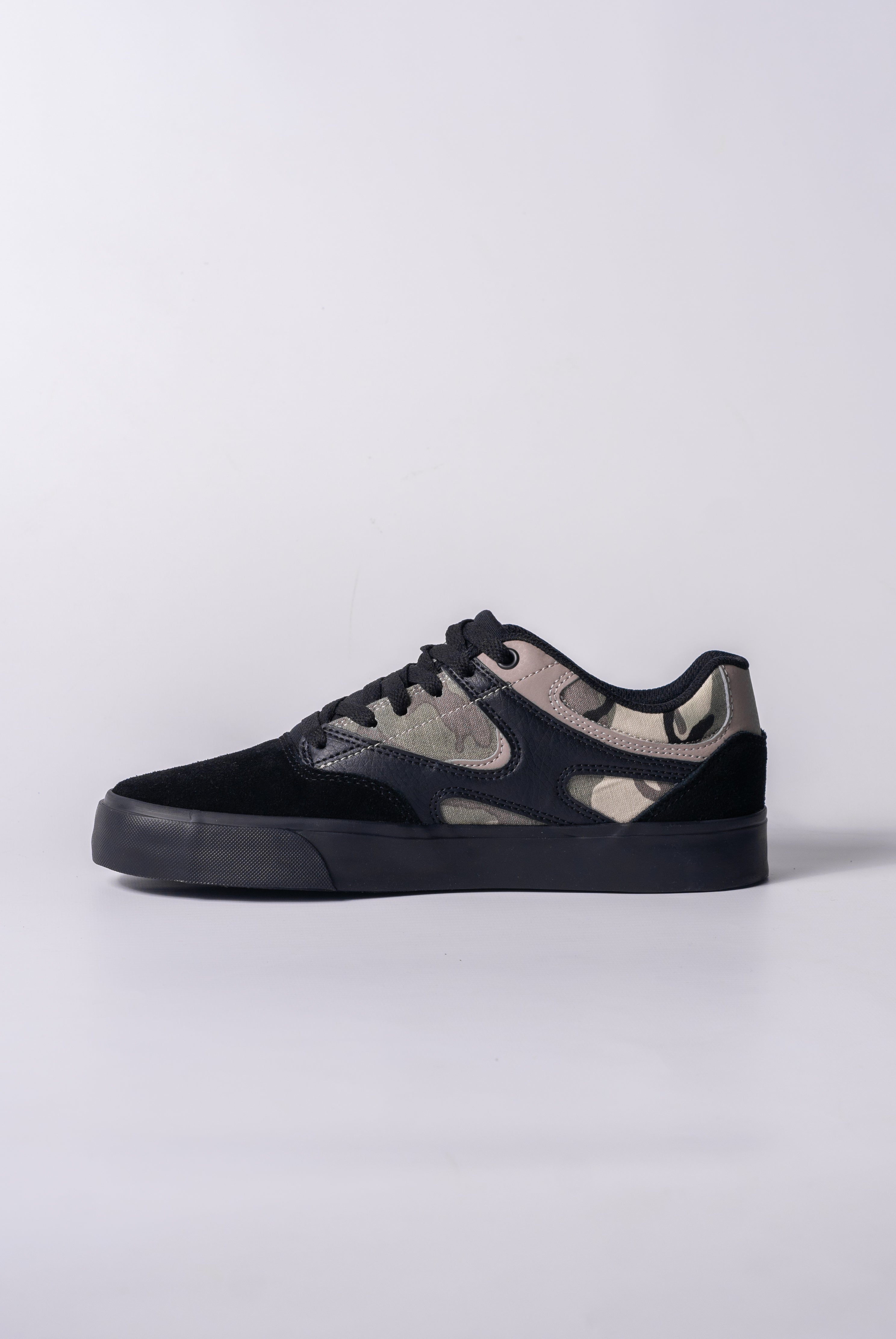 DC Men's Kalis Vulc Skate Shoes - Lightweight & Durable Sneakers for Street Skating & Casual Wear