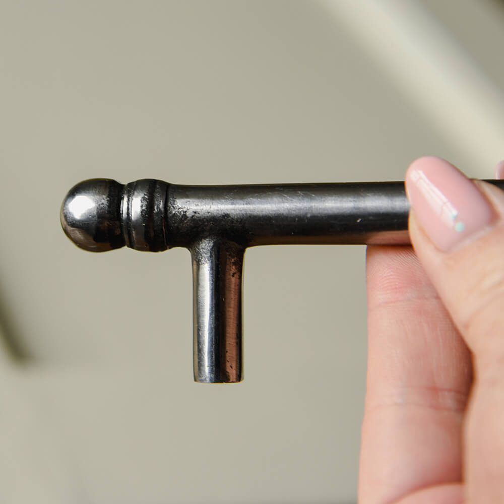 Natural Iron Bar Pull Handle - Rustic Cabinet & Drawer Hardware for Kitchen, Bathroom & Furniture - Durable & Stylish Home Decor