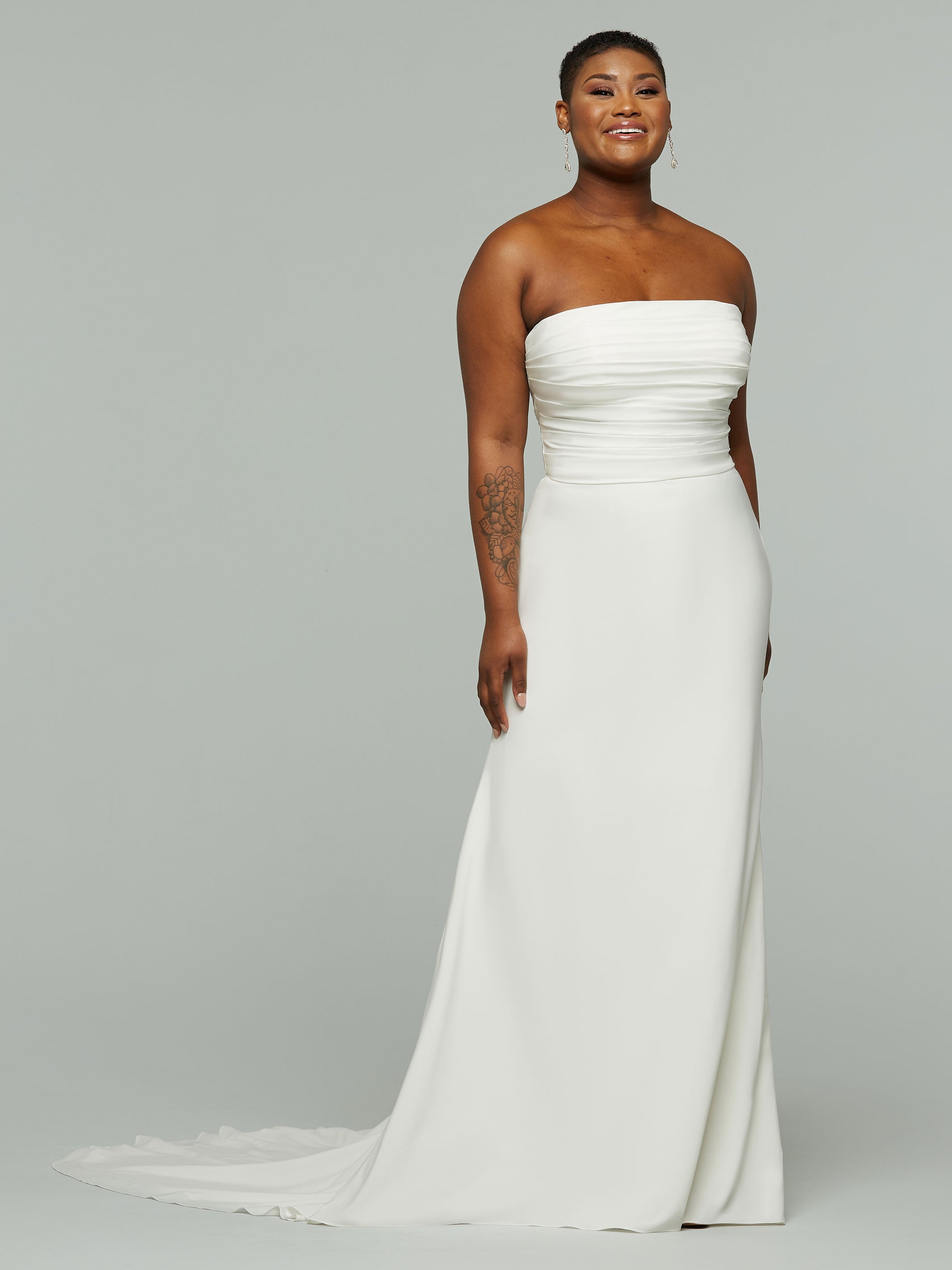 Elegant Vera Mermaid Wedding Dress - Lace Appliques Beaded Gown for Brides, Beach Weddings & Formal Occasions