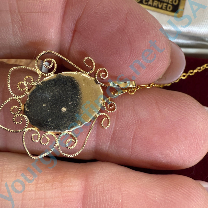 Vintage 1970s Gold Filled Shell Cameo Necklace - Antique Pendant with Original Gift Box - Perfect for Retro Fashion, Collectors & Special Occasions