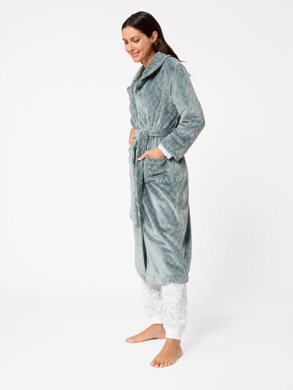 Luxury Diamond Quilted Robe for Women - Soft Plush Bathrobe with Pockets - Perfect for Spa, Lounge & Relaxation at Home