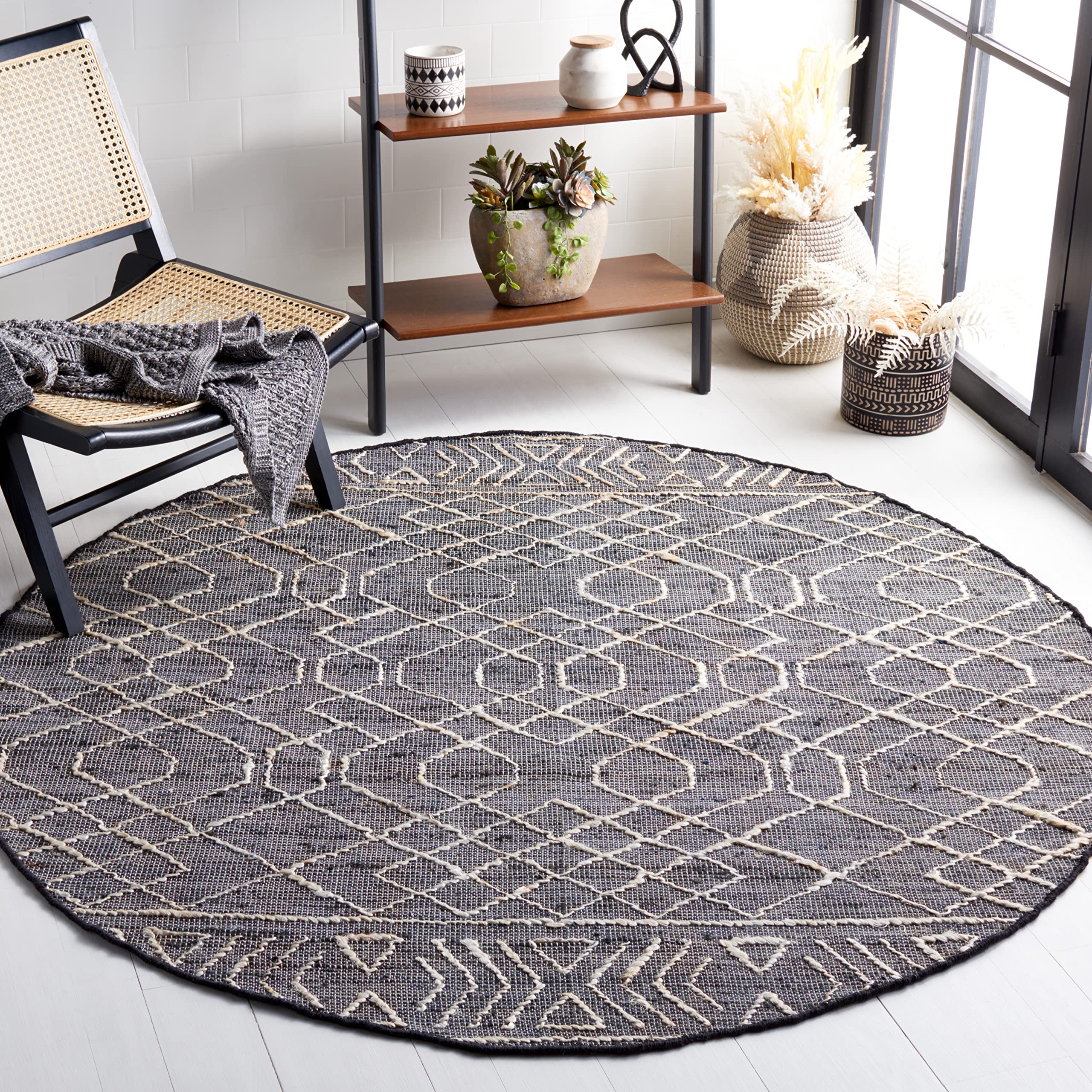 SAFAVIEH Natural Fiber Handmade Jute Area Rug - 6' Round Boho Fringe Rug in Black & Ivory (NFB406Z) | Durable for High Traffic Living Room, Bedroom & Office | Eco-Friendly Home Decor for Bohemian & Farmhouse Style