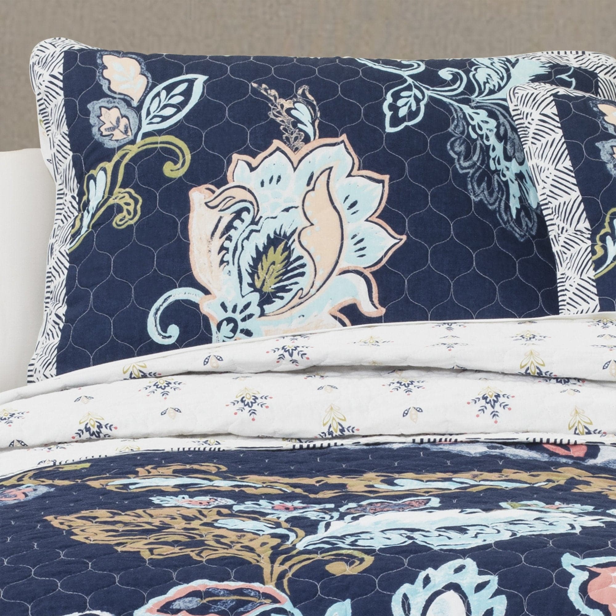 Aster Quilt 3 Piece Bedding Set - Soft & Breathable Comforter with Pillow Shams - Perfect for Cozy Bedroom Decor & Guest Room Essentials