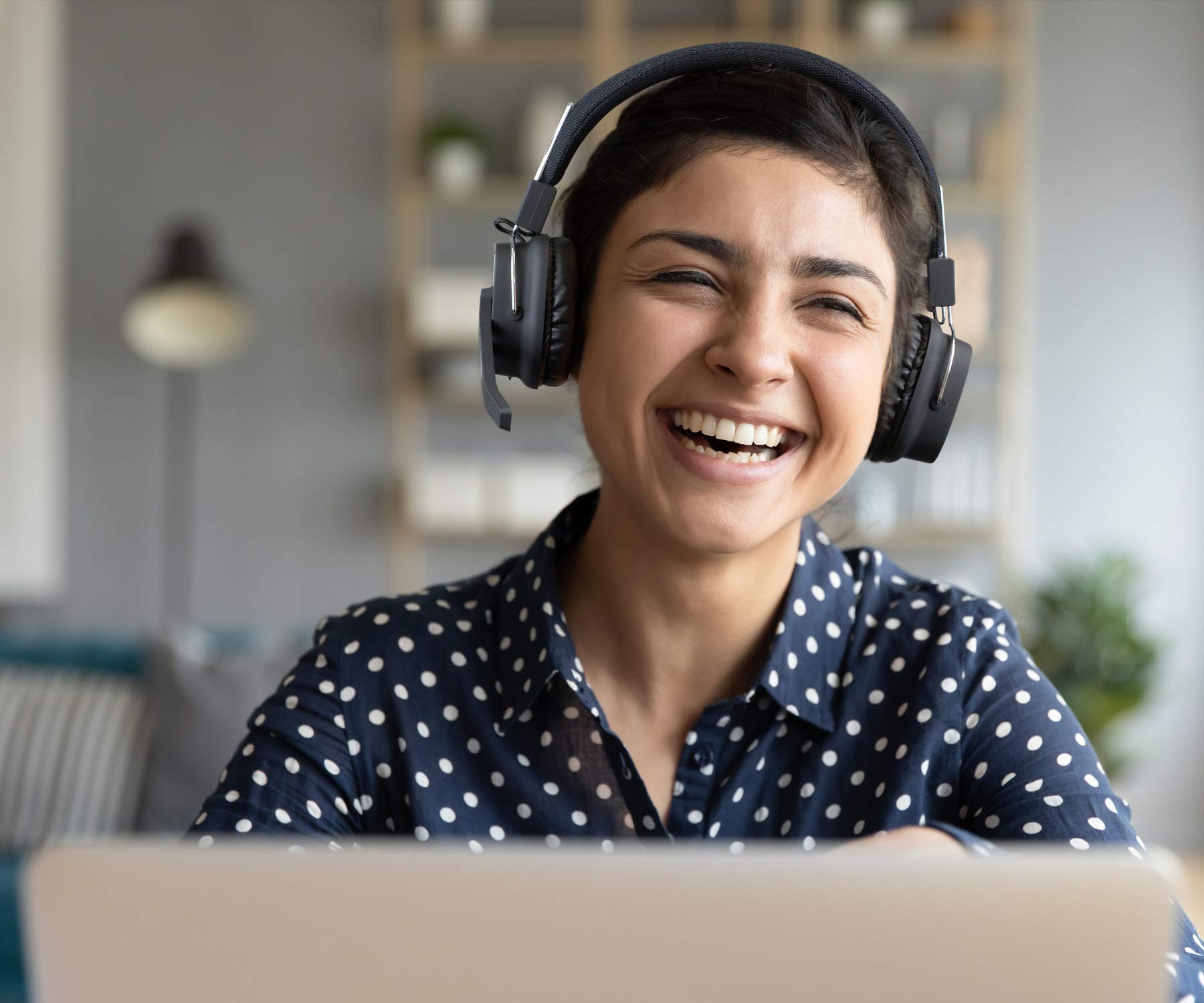 Aluratek Bluetooth 5.0 Wireless Over-Ear Headphones with Boom Mic - 30H Battery Life for Calls & Music - Compatible with PC, MacBook, Smartphones - Perfect for Work, Gaming & Travel - ABHS02F
