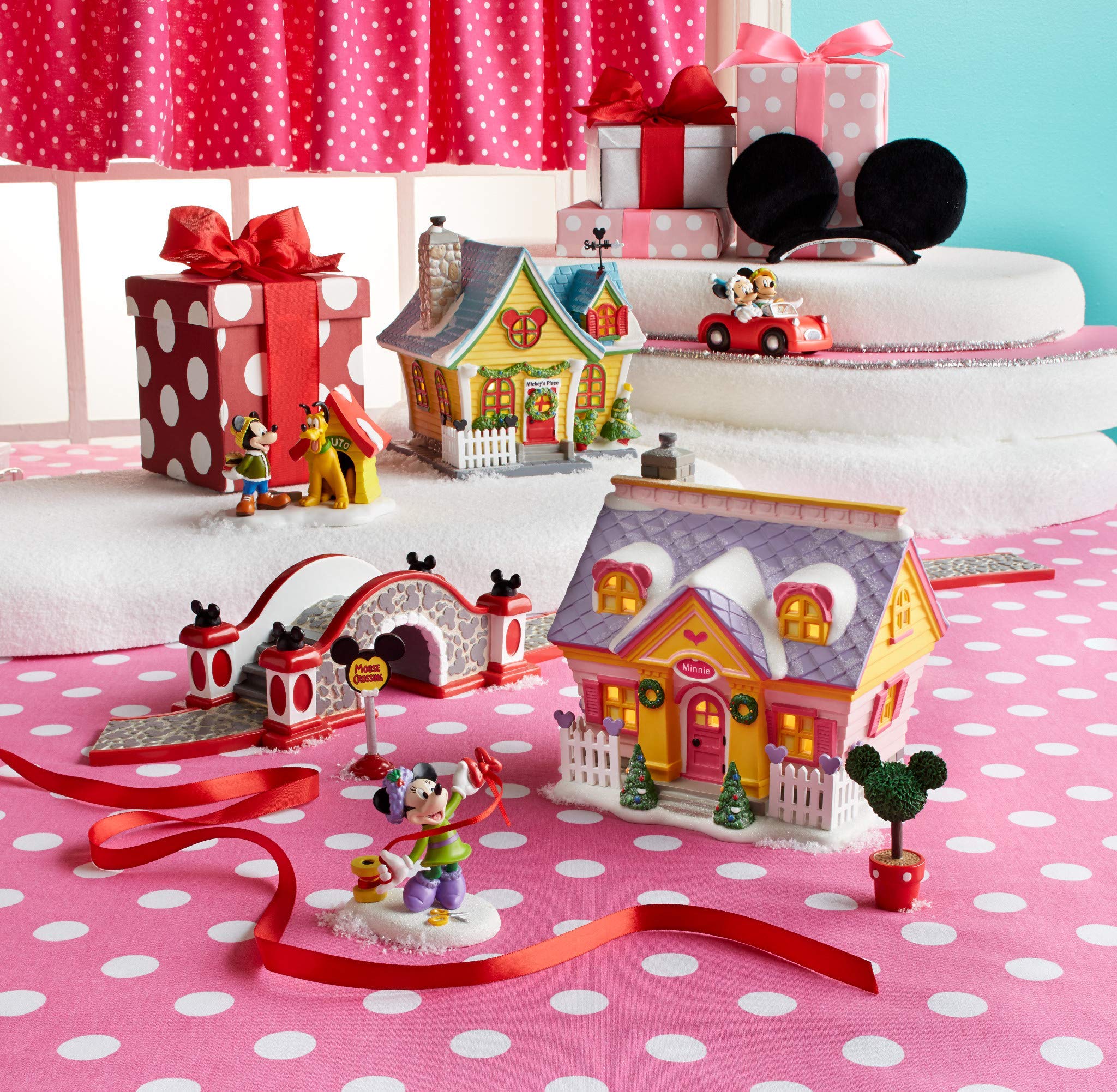 Department 56 Resin Disney Village Minnie's House Lit Building - 5.9 Inch Collectible Christmas Decoration for Disney Fans | Perfect for Holiday Displays, Gift Giving & Disney Themed Decor