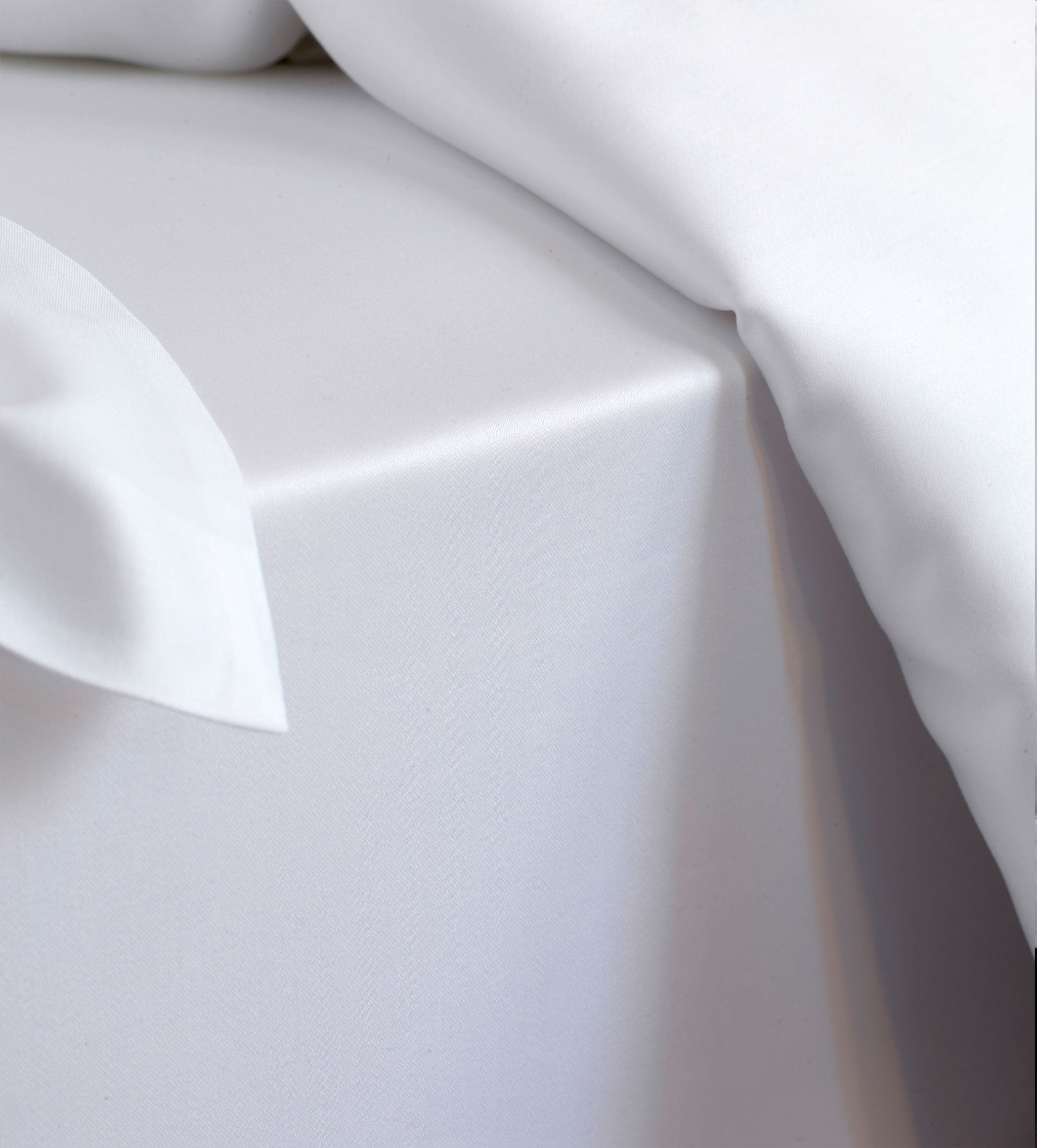 Premium 1000 Thread Count White Super Hero Fitted Sheet - 100% Cotton, Soft & Breathable for Ultimate Comfort - Perfect for Kids' Bedrooms, Themed Rooms & Superhero Fans