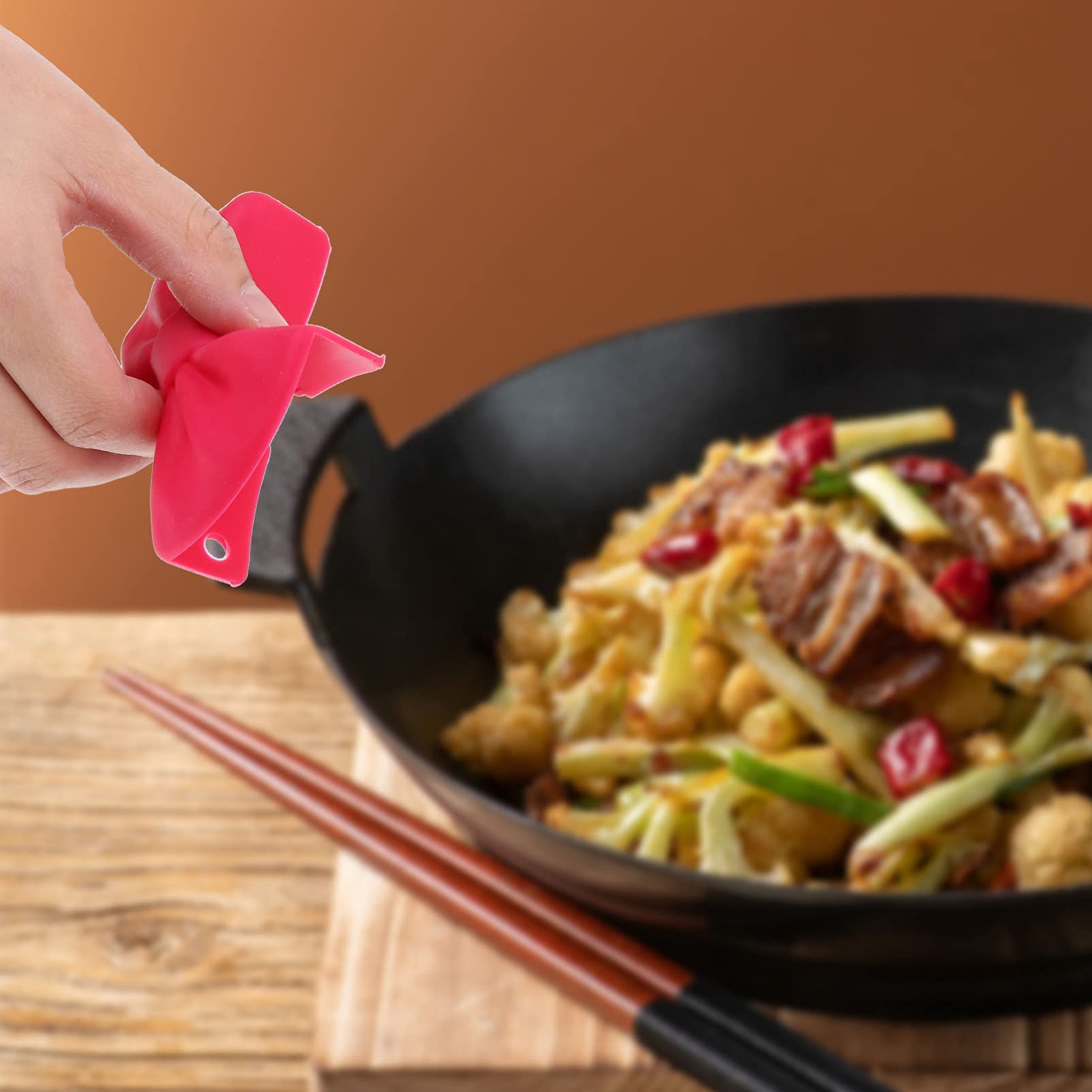 2 Pairs Heat-Resistant Kitchen Clips - Anti-Scalding Silicone Cooking Clamps for Pots, Pans & Baking Trays - Perfect for Grilling, Roasting & Food Handling Accessories