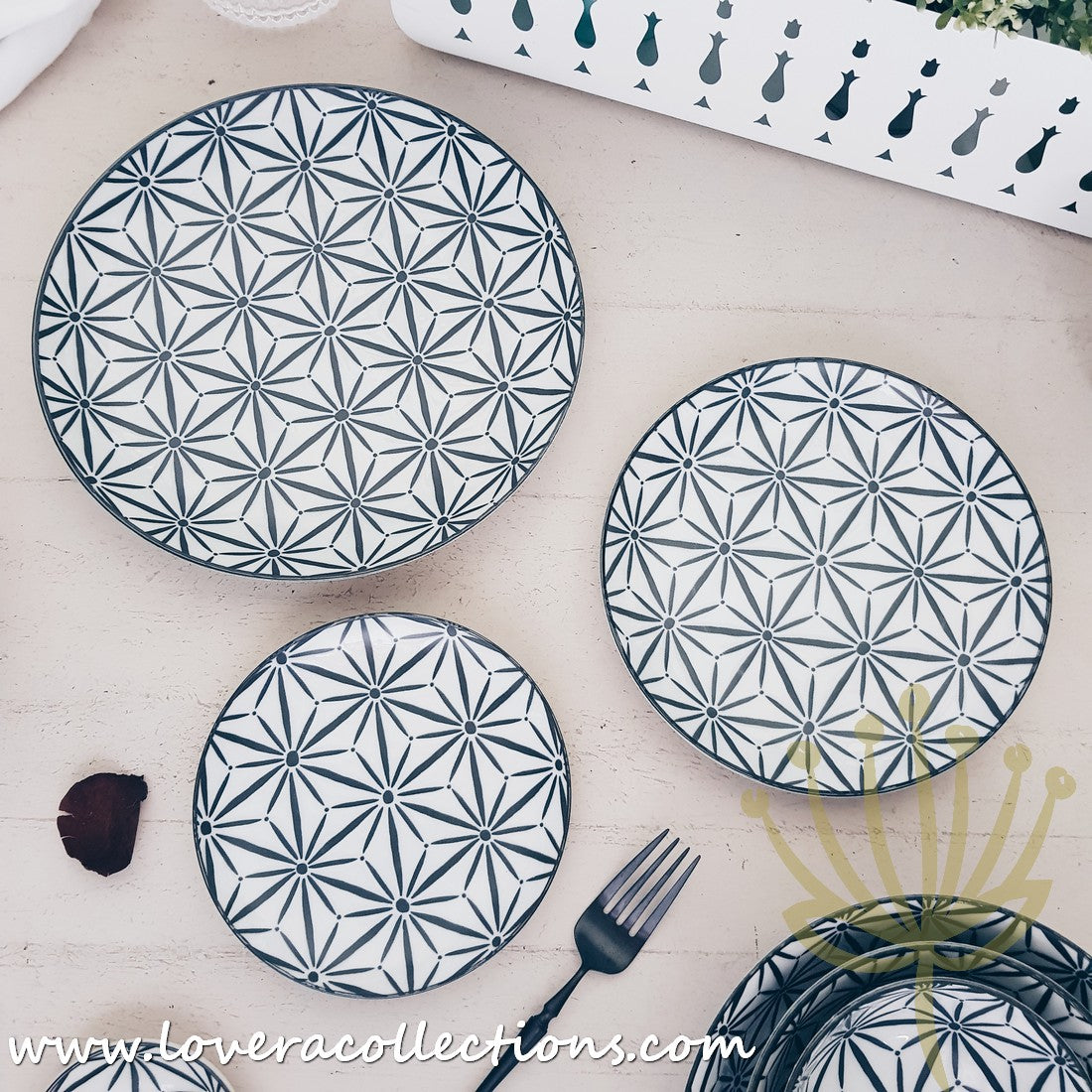Awasaka Black & White Modern Stars Dinnerware Set - 12-Piece Porcelain Plates & Bowls - Elegant Dinnerware Collection for Home & Restaurant Use - Perfect for Holiday Dinners, Wedding Gifts & Daily Dining