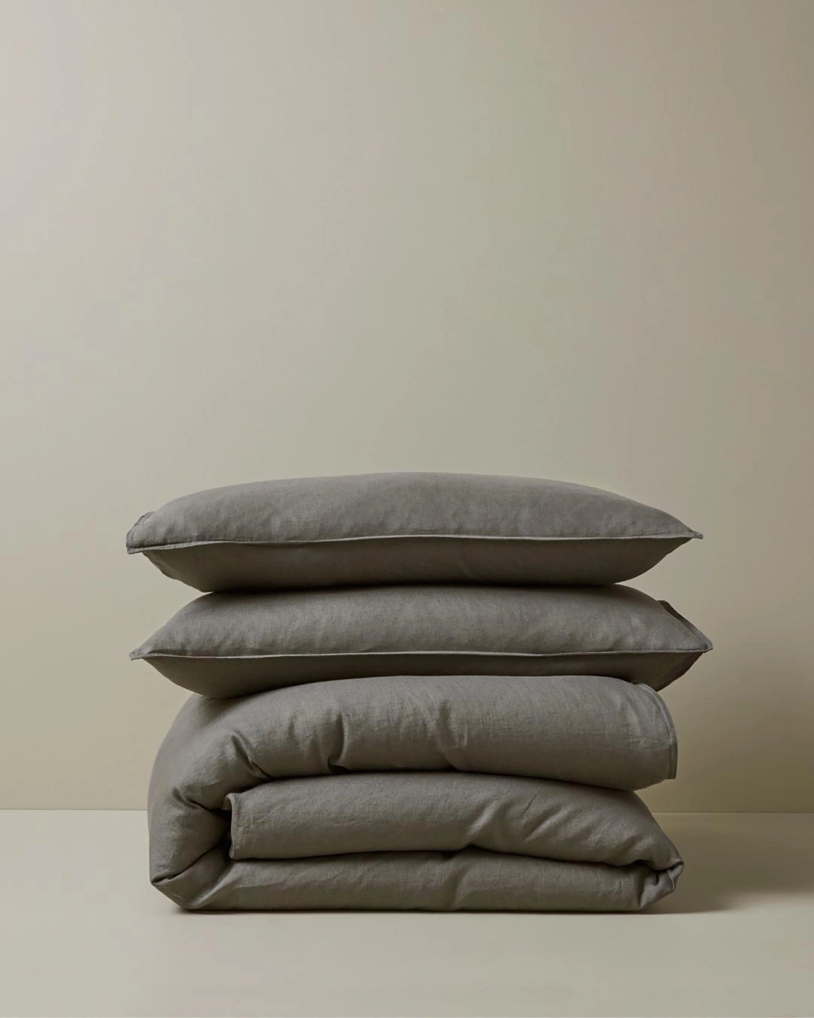 Premium Ravello Pillowcase Set - Soft & Breathable Charcoal Gray Bedding - Perfect for Master Bedroom, Guest Room & Luxury Hotels
