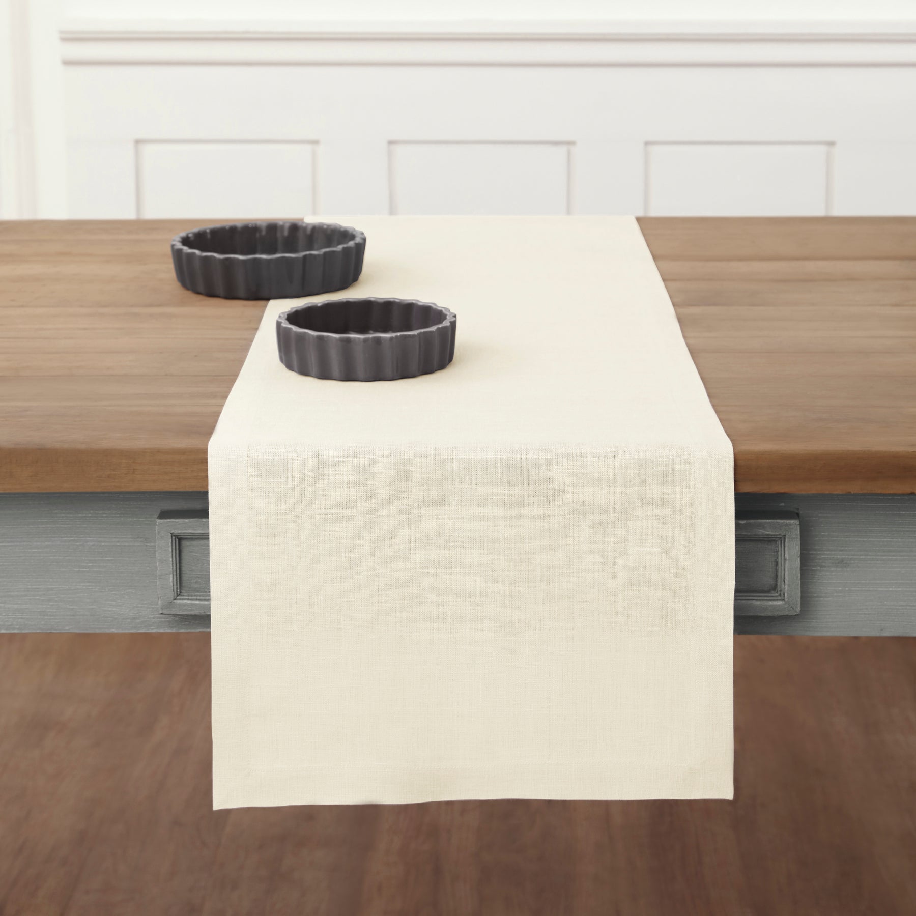 Elegant Fete Table Runner for Weddings, Parties & Events - Premium Decorative Dining Table Cover for Home & Restaurant Decor