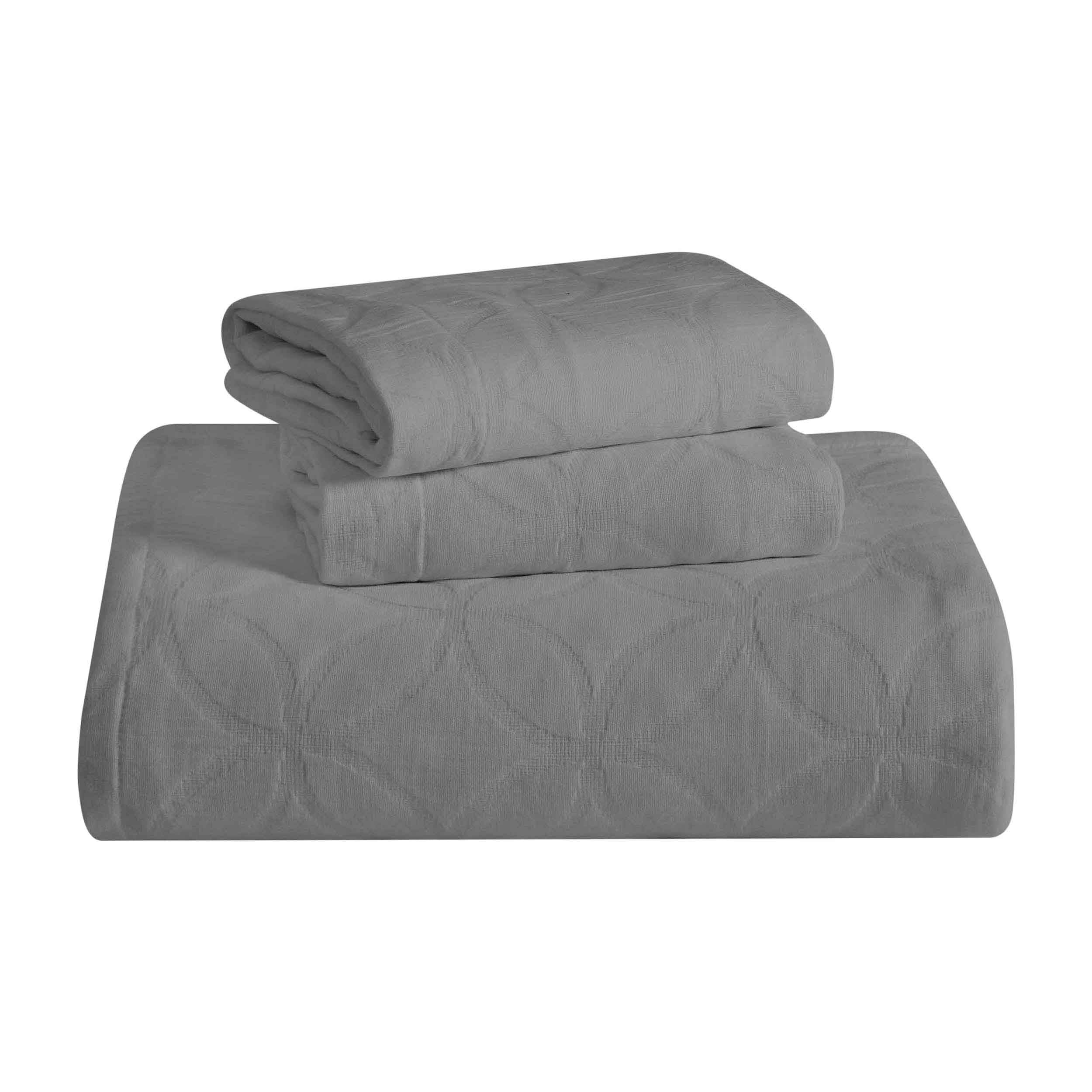 Serenity Cotton Matelasse Celtic Circle Airy Bedspread Set - Queen Size Lightweight Quilted Coverlet with All-Over Embroidery for Bedroom Decor, Guest Room & Cozy Home Styling