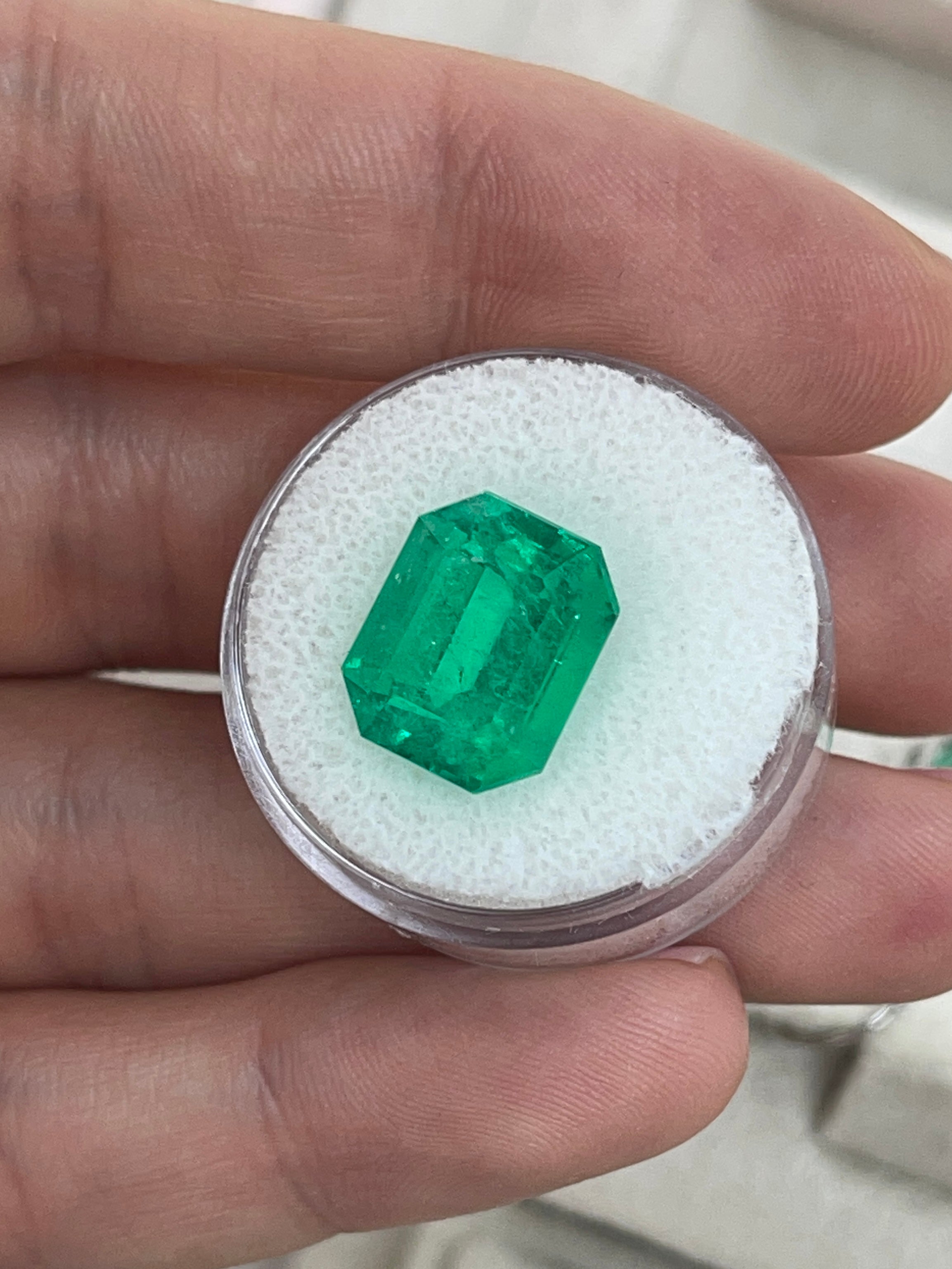 8.40 Carat 13x11mm AAA+ Fine Loose Colombian Emerald Gemstone - Emerald Cut for Jewelry Making, Engagement Rings & Luxury Gifts