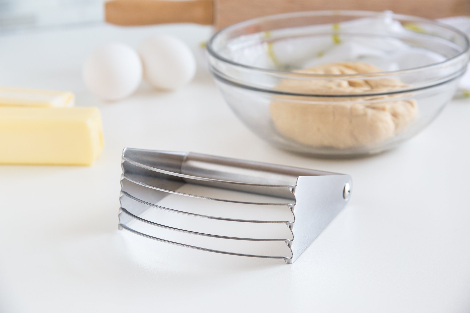 Fox Run 5857 Stainless Steel Dough Blender - 4 Blades Pastry Cutter for Pie Crust, Biscuits & Baking - Perfect for Home Bakers & Professional Kitchens