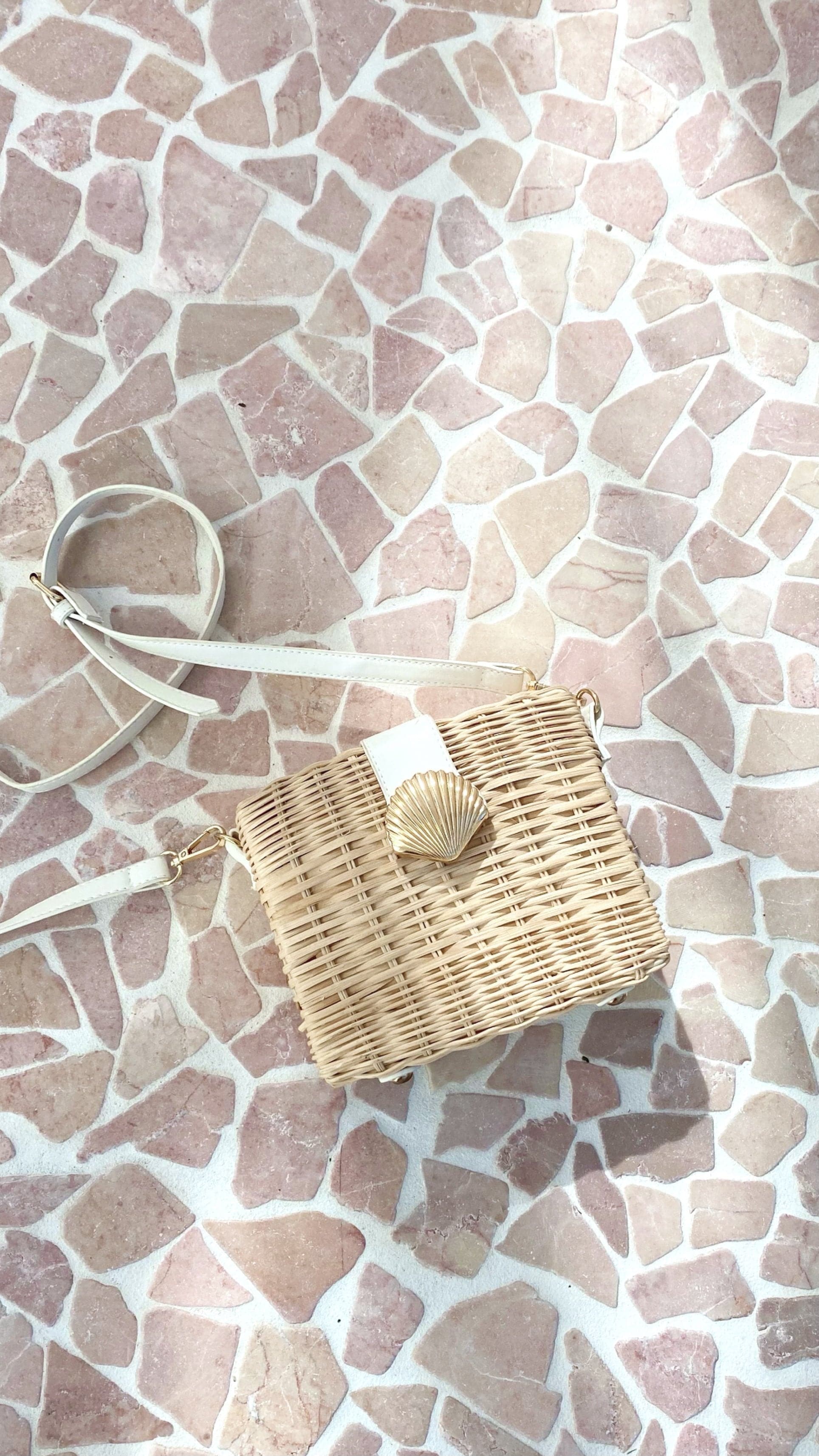 Lucinda Straw Shell Bag - Stylish Woven Handbag for Women, Beach Tote, Summer Fashion Accessory | Perfect for Vacation, Picnic, and Outdoor Activities