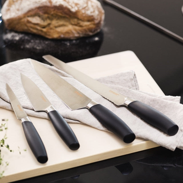 Fiskars Function Form+ M Cooks Knife 17cm - High-Quality Professional Chef Knife for Precise Cutting - Perfect for Home Cooking, Restaurant Use & Food Preparation