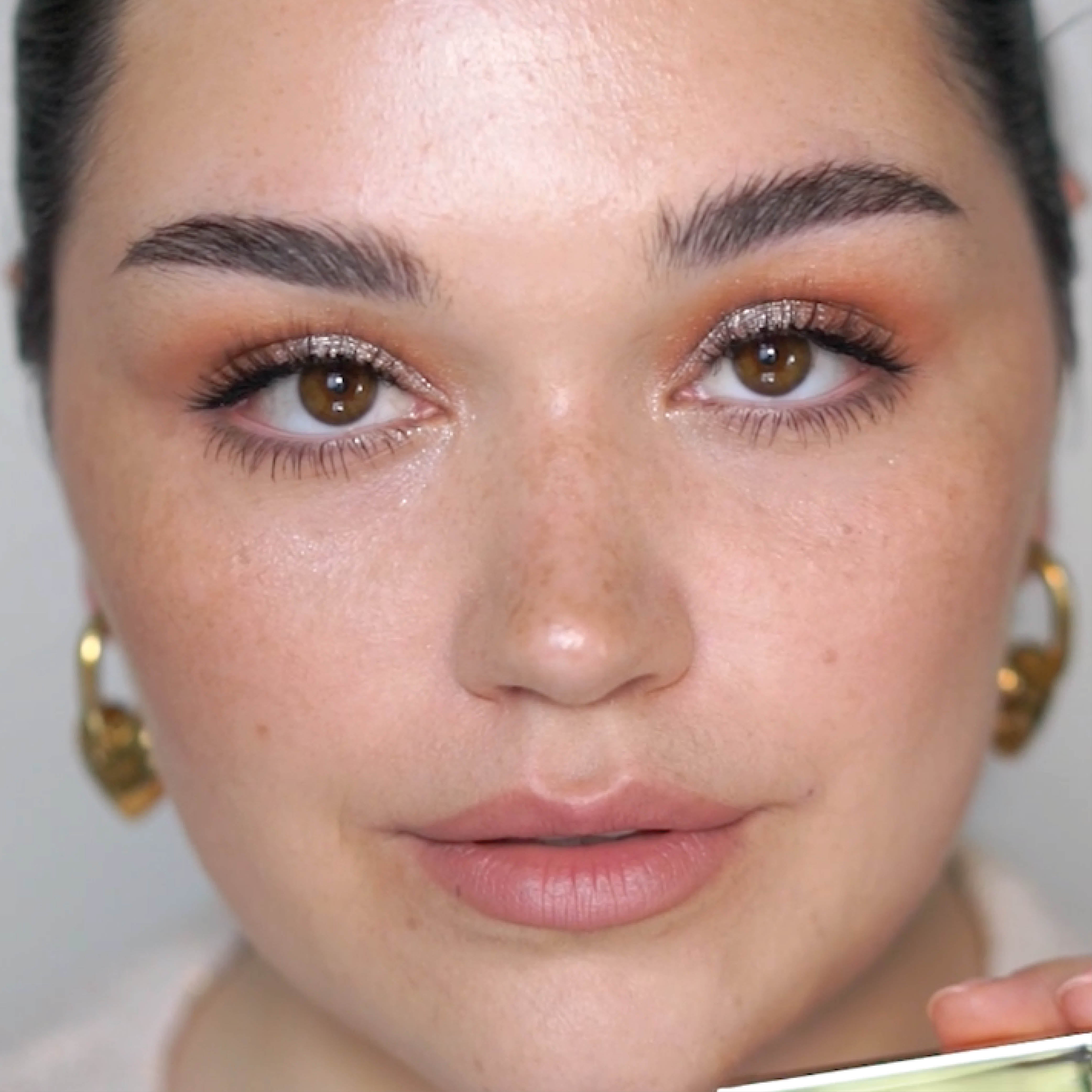 Vivid Lid Layer - High-Quality Eyelid Enhancer for Bright, Youthful Eyes | Perfect for Makeup & Skincare Routine