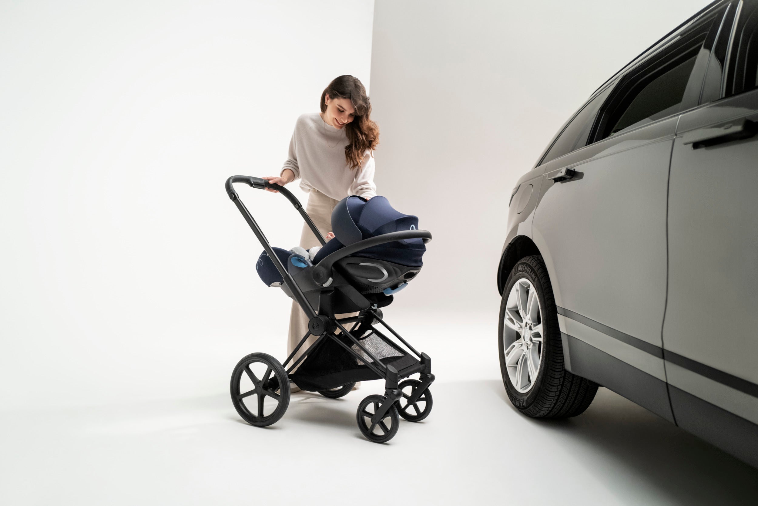 Cybex Cloud G Lux Comfort Extend Infant Car Seat - Premium Safety & Comfort for Newborns to Toddlers - Perfect for Travel, Daily Commutes & Family Outings
