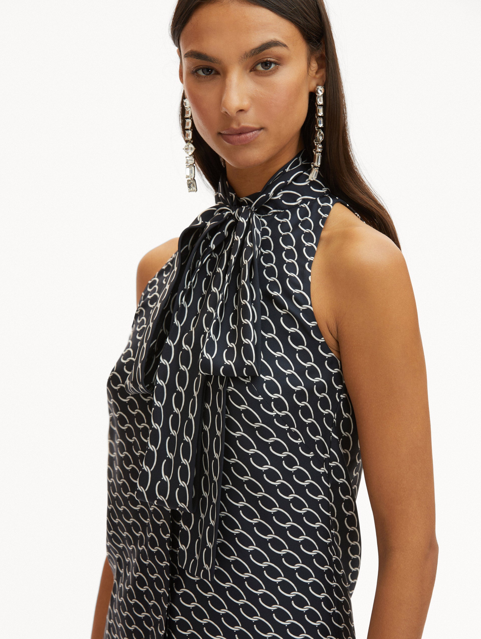 Elegant Oscar Chain Link Sleeveless Blouse for Women - Fashionable Summer Tops for Casual Outings & Office Wear