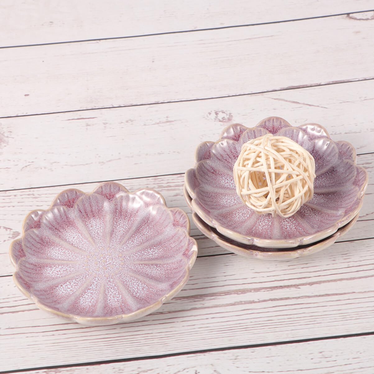 Amosfun 3pcs Ceramic Dipping Dishes - Flower Shaped Mini Sauce Plates for Sushi, Salad & Dessert