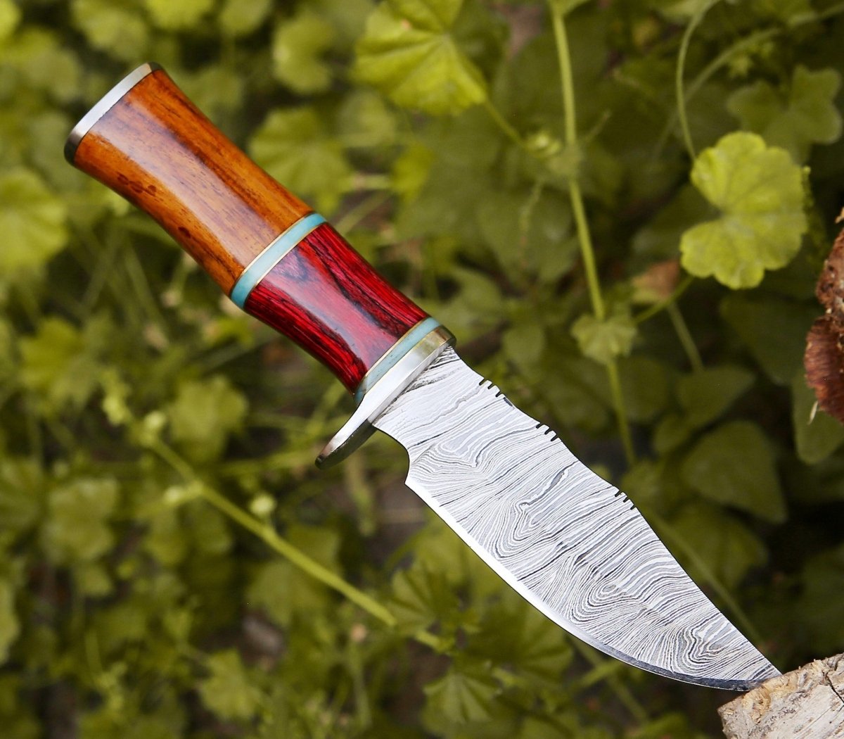 Premium Damascus Steel Hunting Knife with Rosewood Handle - Razor Sharp Outdoor Survival Tool for Camping, Hunting & Bushcraft