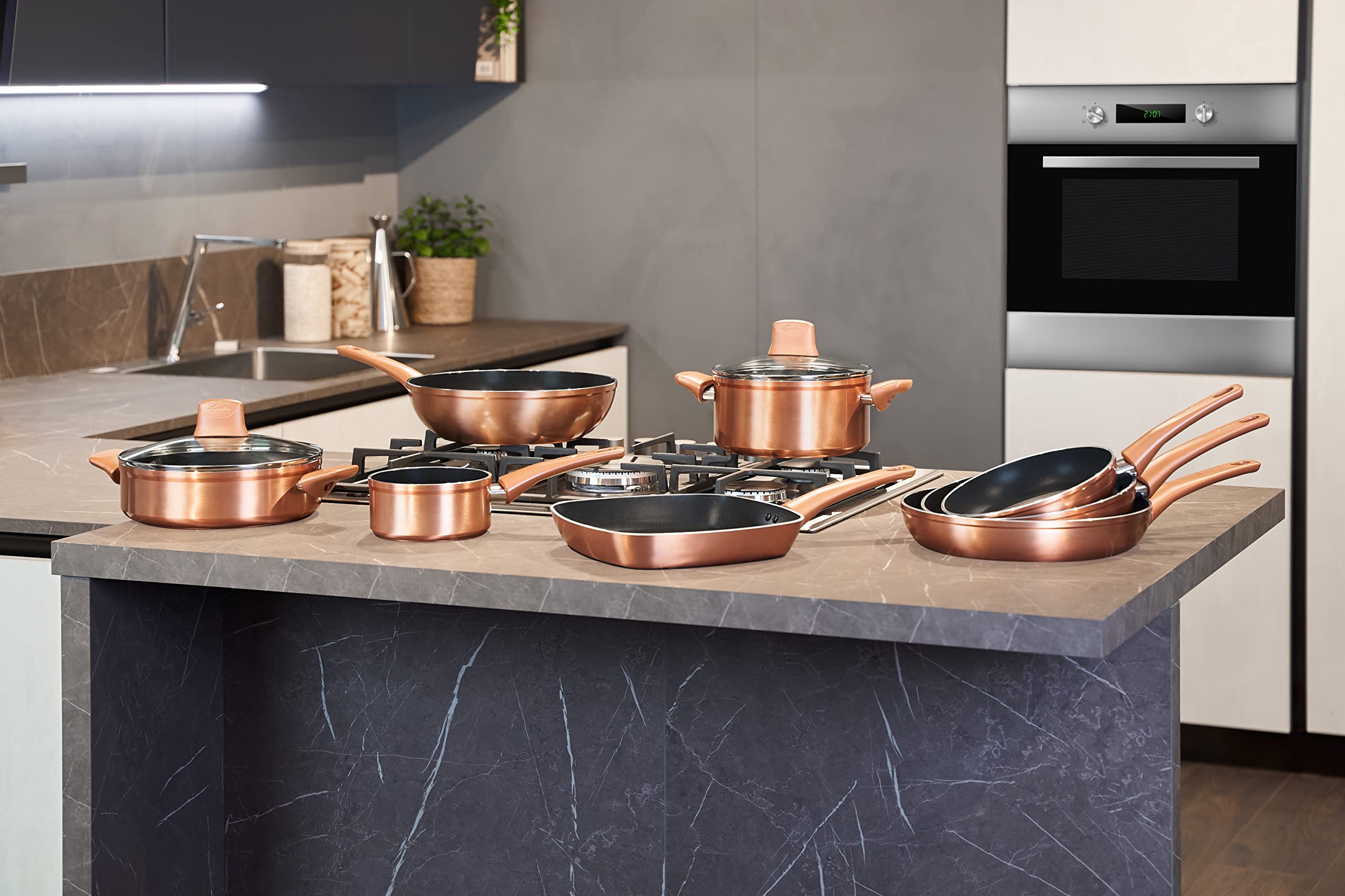 Lagostina Nonstick Aluminum Wok Pan 28cm with Copper-Effect Exterior, Titanium Easy Coating, Ergonomic Bakelite Handle - Ideal for Gas Stove & Oven Cooking, Stir-Frying, Asian Cuisine & Healthy Meals