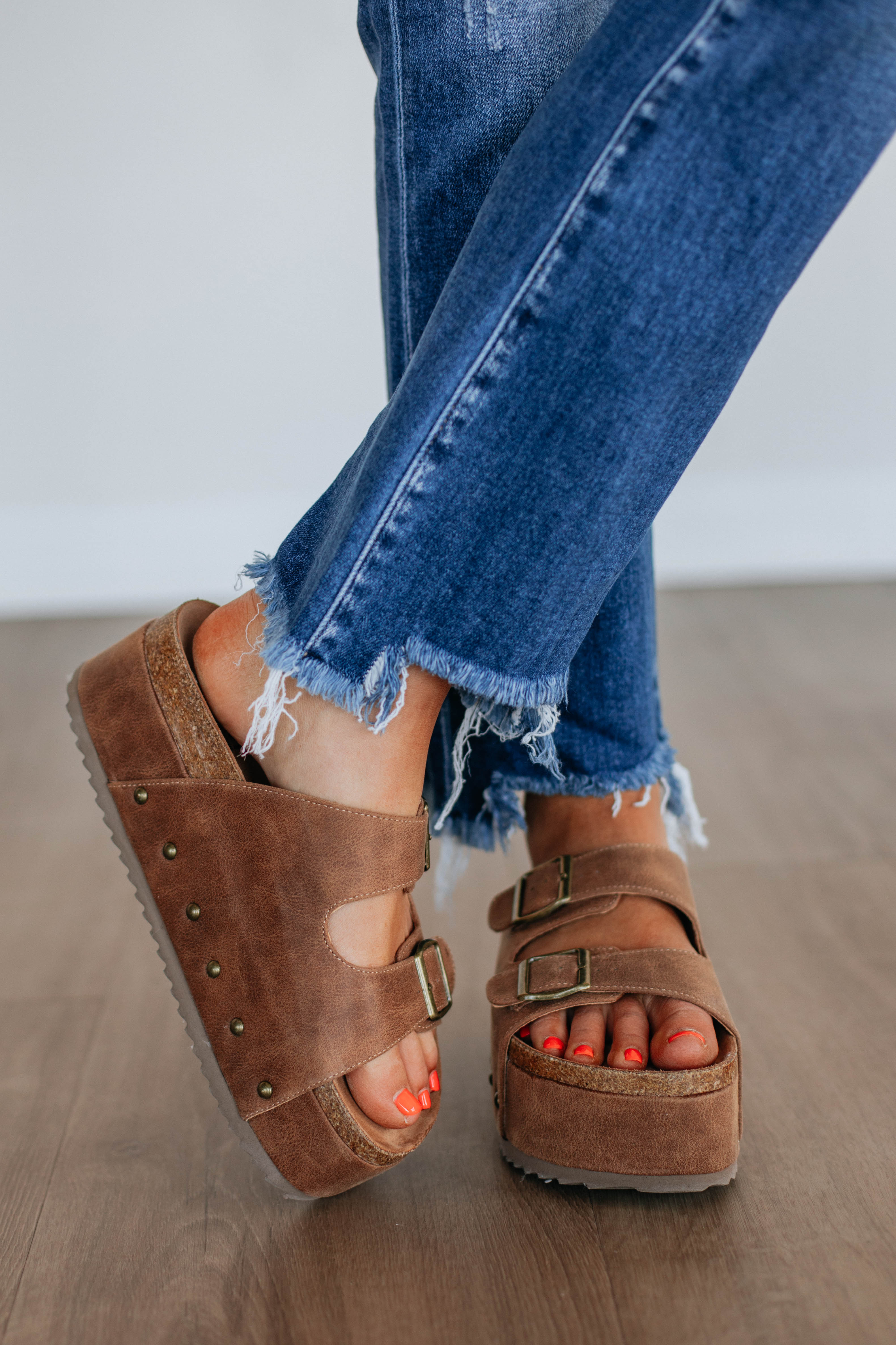 Keep It Stylish Platform Sandals for Women - Comfortable Summer Beach Walking Shoes - Perfect for Vacation, Pool Party & Casual Outfits