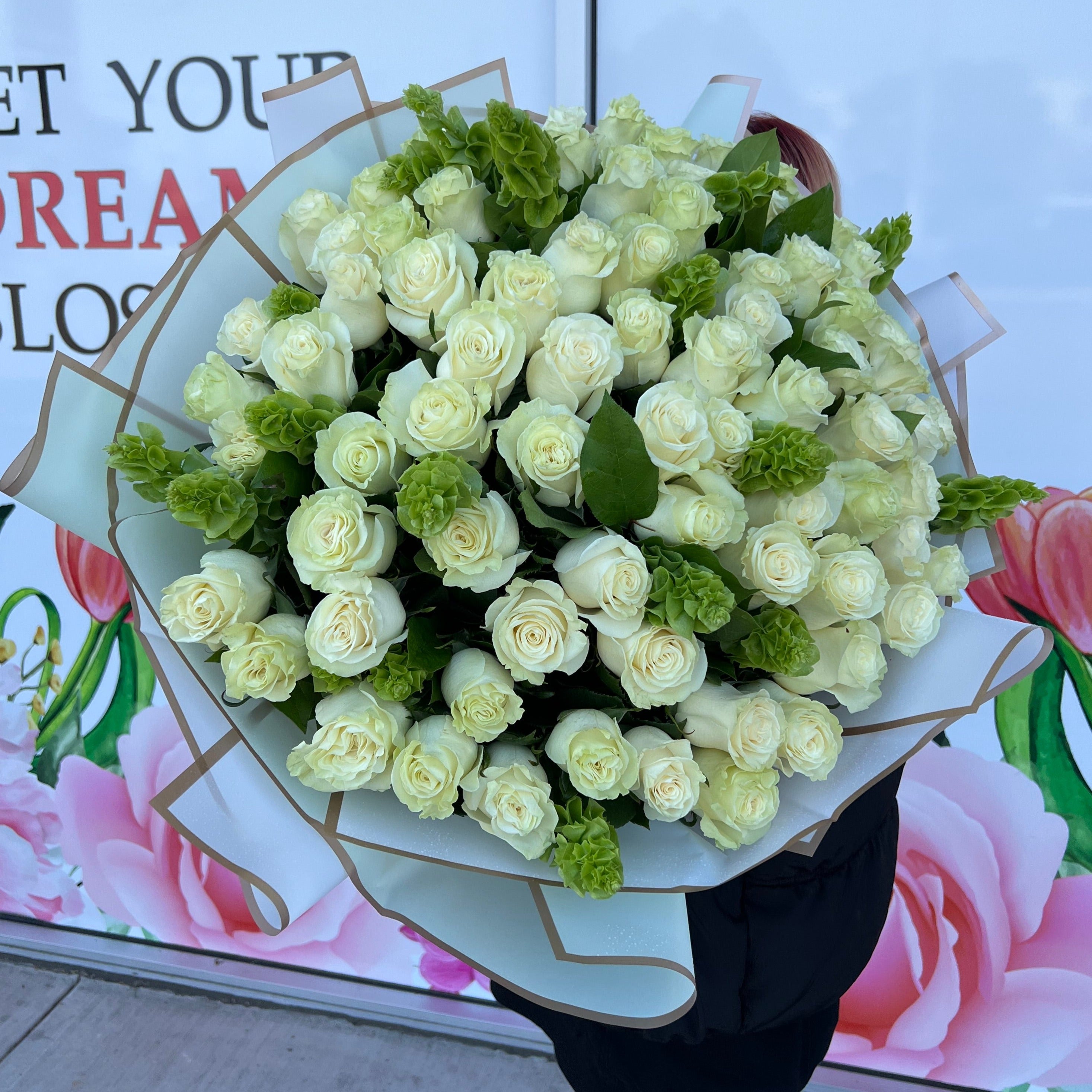 50 Fresh Mondial Roses - Premium Long Stem Red Roses for Valentine's Day, Anniversary & Wedding Bouquets - Perfect for Romantic Gifts, Home Decor & Special Occasions