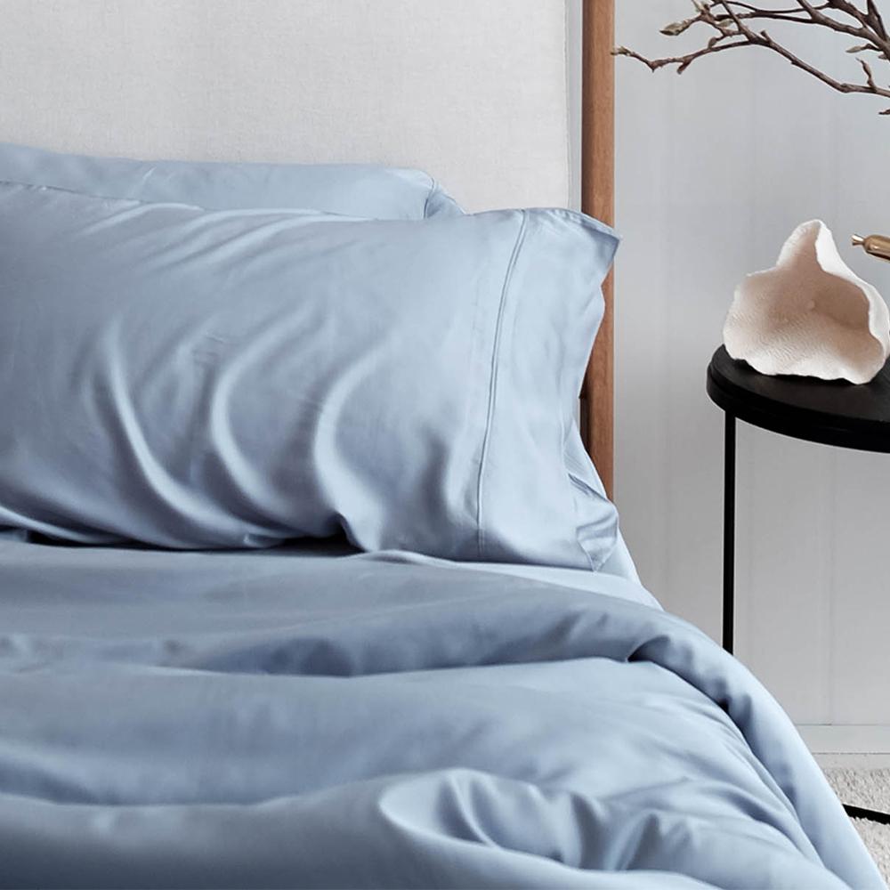 100% Organic Bamboo Pillowcase - Breathable & Hypoallergenic Bedding - Soft Chambray Design for Side Sleepers & Hot Sleepers - Perfect for Allergy Relief & Temperature Regulation