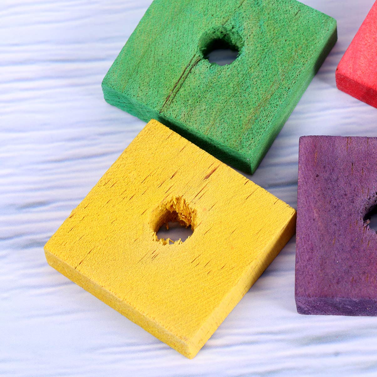 POPETPOP 50-Piece Natural Wooden Chewing Blocks for Parrots & Birds - Safe Bite Toys, DIY Cage Accessories, Mixed Colors - Perfect for Beak Trimming & Mental Stimulation
